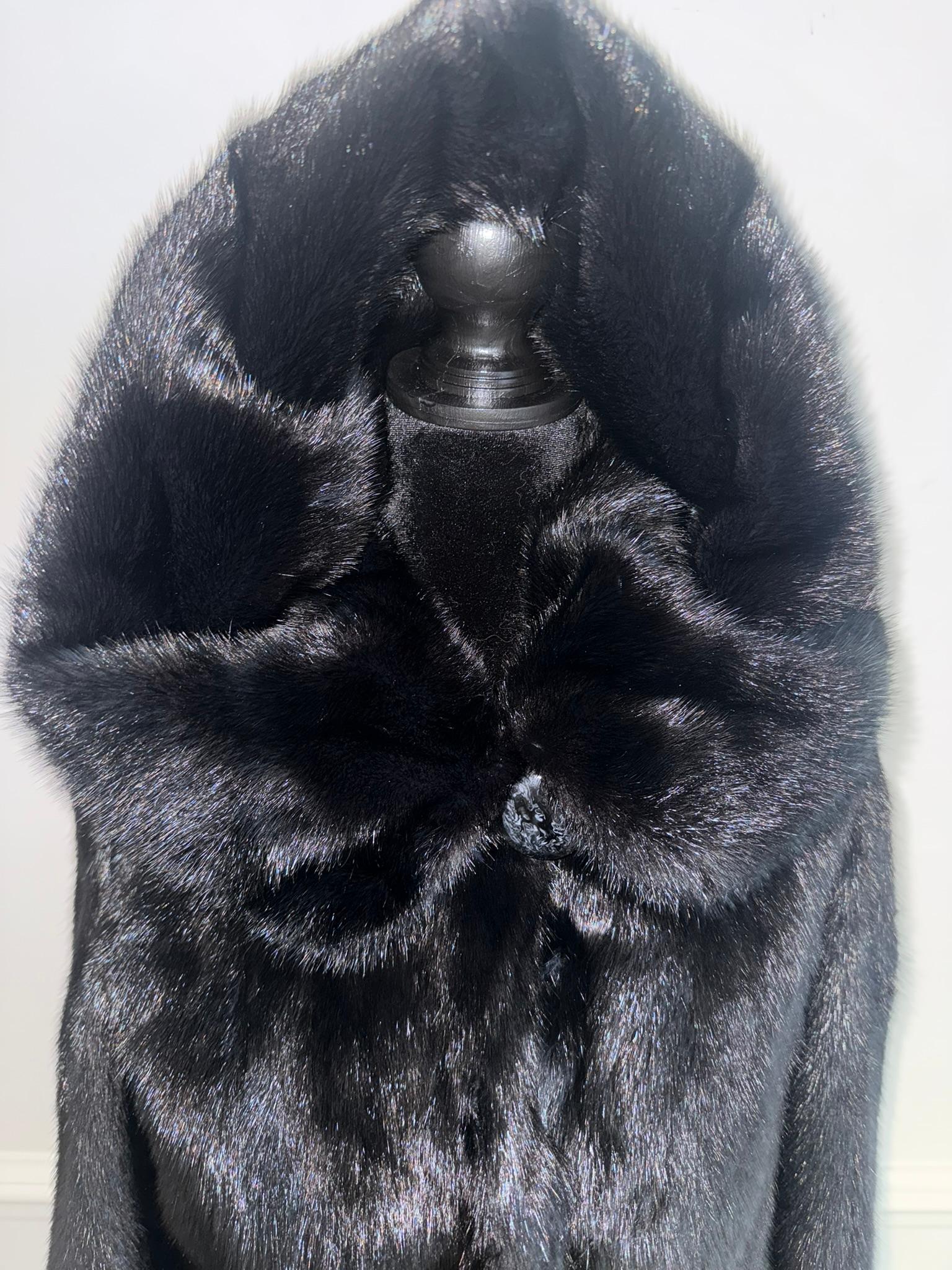 Nuova giacca in pelliccia di visone nero pece con doppio cappuccio di pelliccia  (Taglia 8 - M) in vendita 4