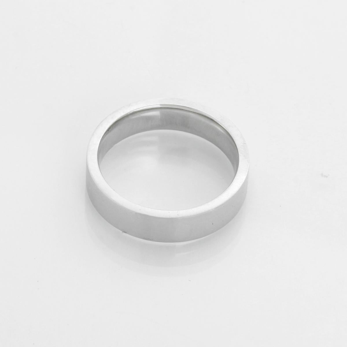Measuring 5 mm in width and sized at 8.5, this sleek and modern design offers a comfortable fit with a substantial presence on the hand. Weighing 12.1 grams, it delivers both elegance and durability—perfect for everyday wear or as a meaningful gift.