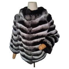 Brand new rare black velvet chinchilla fur size 10/M tag 13000$