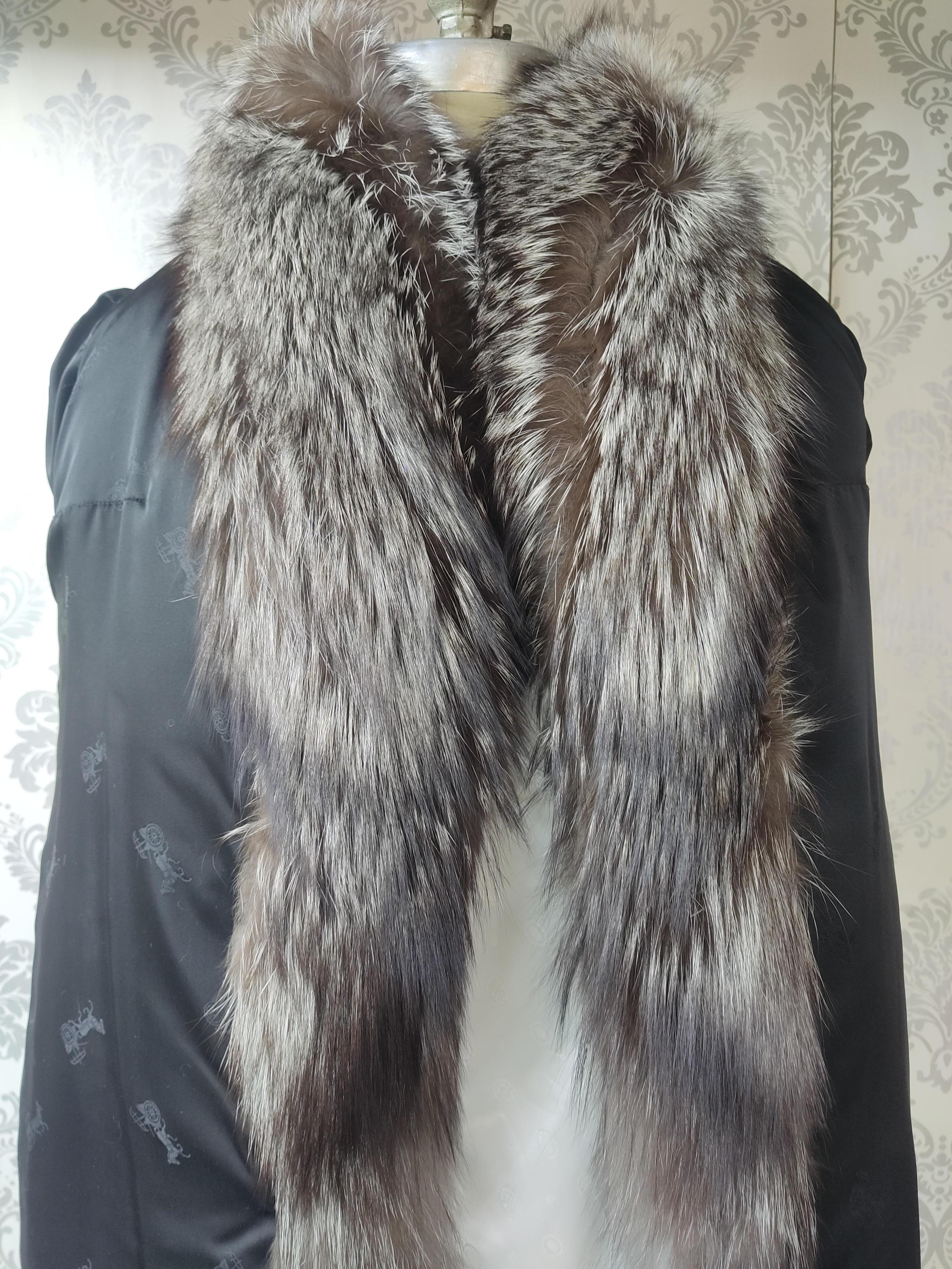 Brand New renowned SAGA Silver Fox Fur Coat (size 6-8/S) 6
