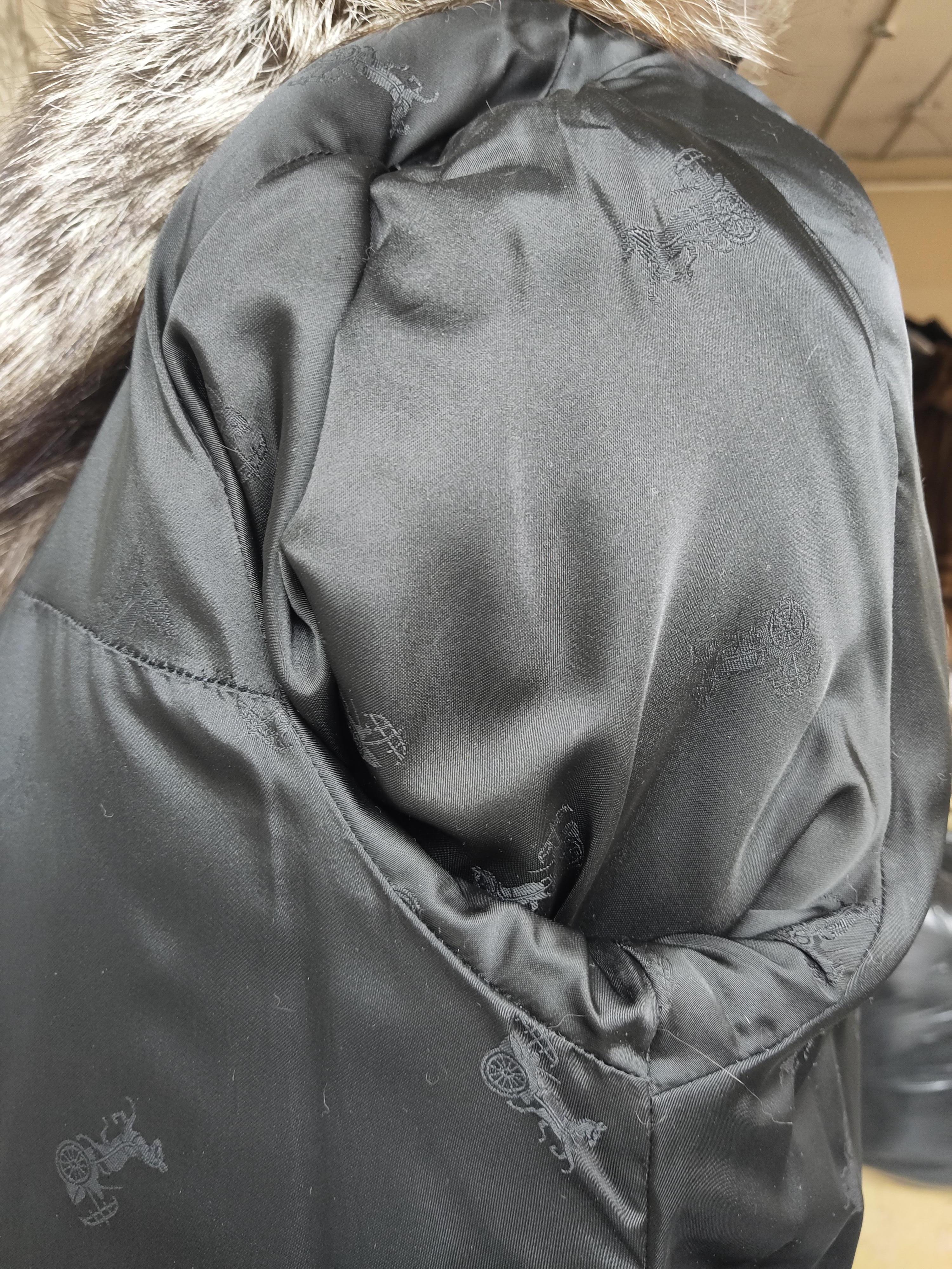 Brand New renowned SAGA Silver Fox Fur Coat (size 6-8/S) 7