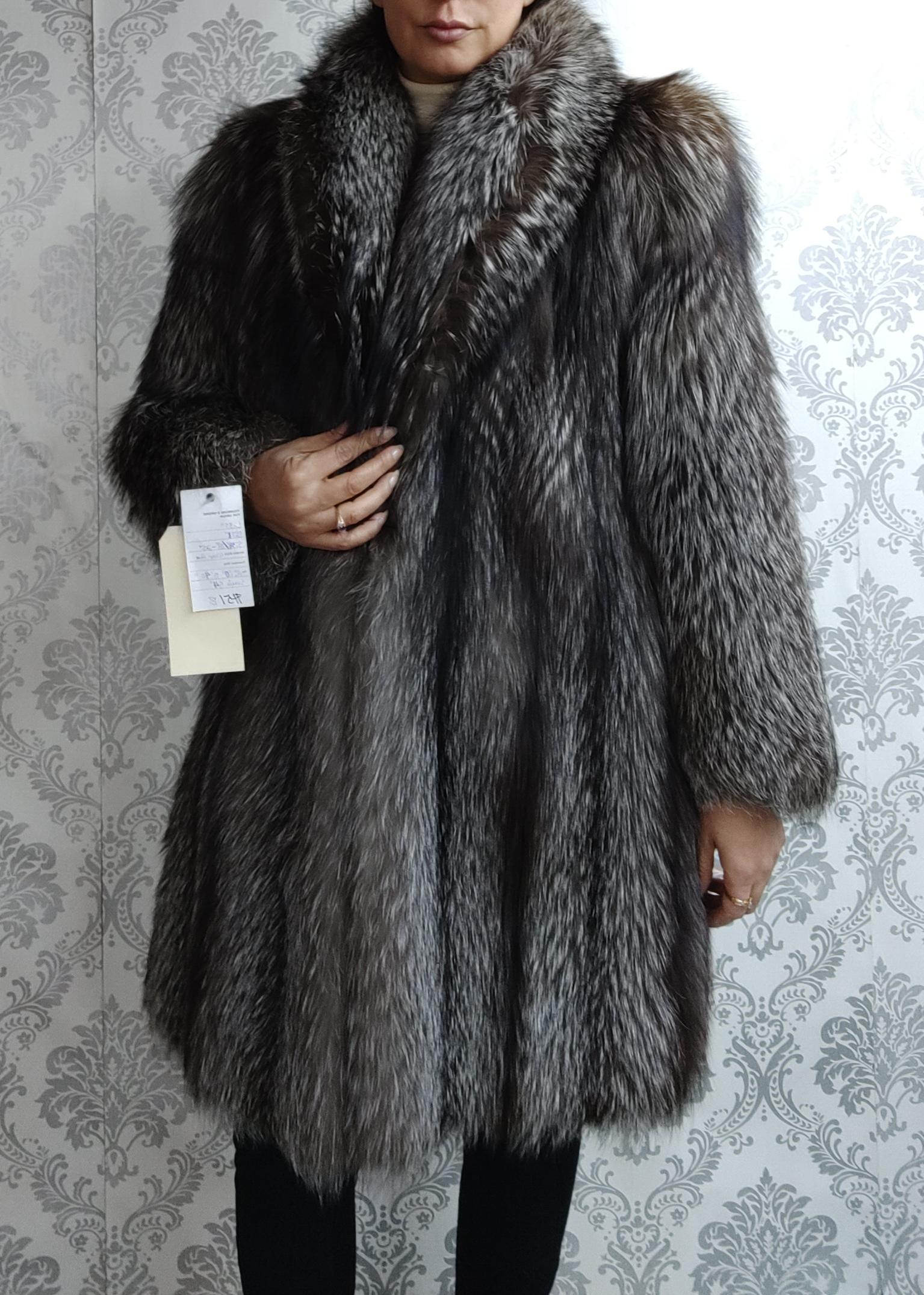 Brand New renowned SAGA Silver Fox Fur Coat (size 6-8/S) 4