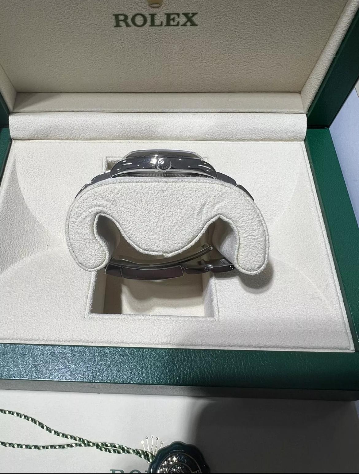 Brand New Rolex Oyster Perpetual 36mm Celebration Dial Stainless Steel Full Set In New Condition For Sale In Great Neck, NY