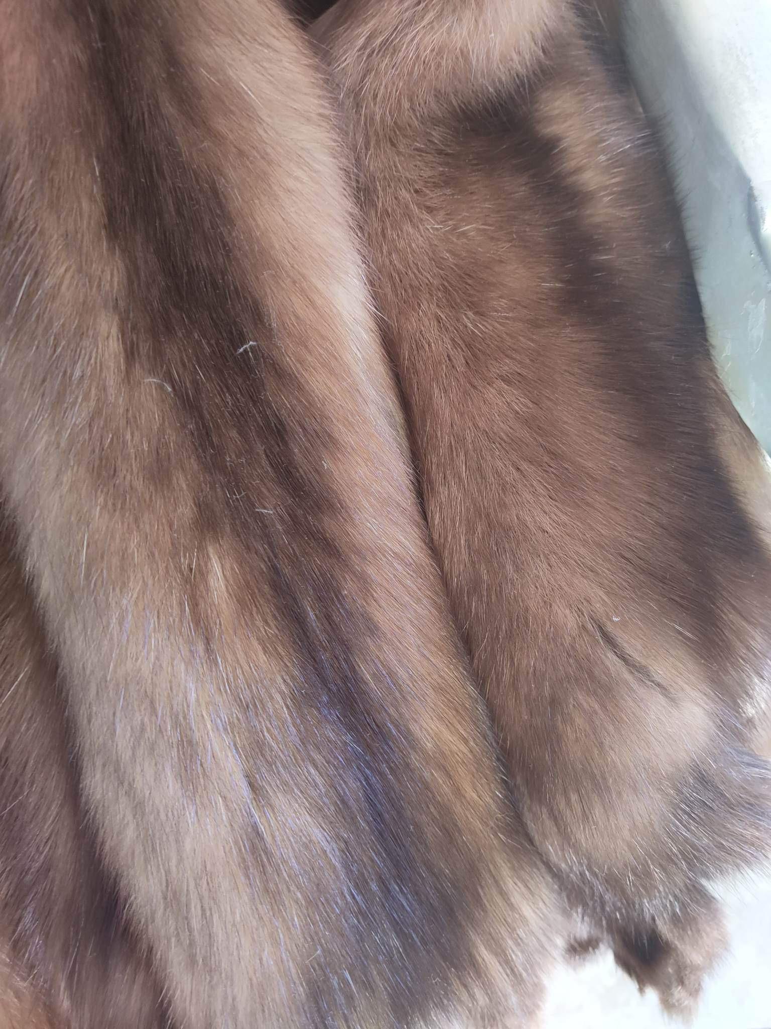 Couverture en fourrure de zibeline russe neuve (taille reine 90