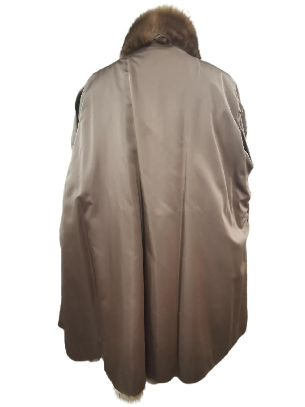 Manteau neuf en fourrure de zibeline (taille 20-22 XXL) en vente 2