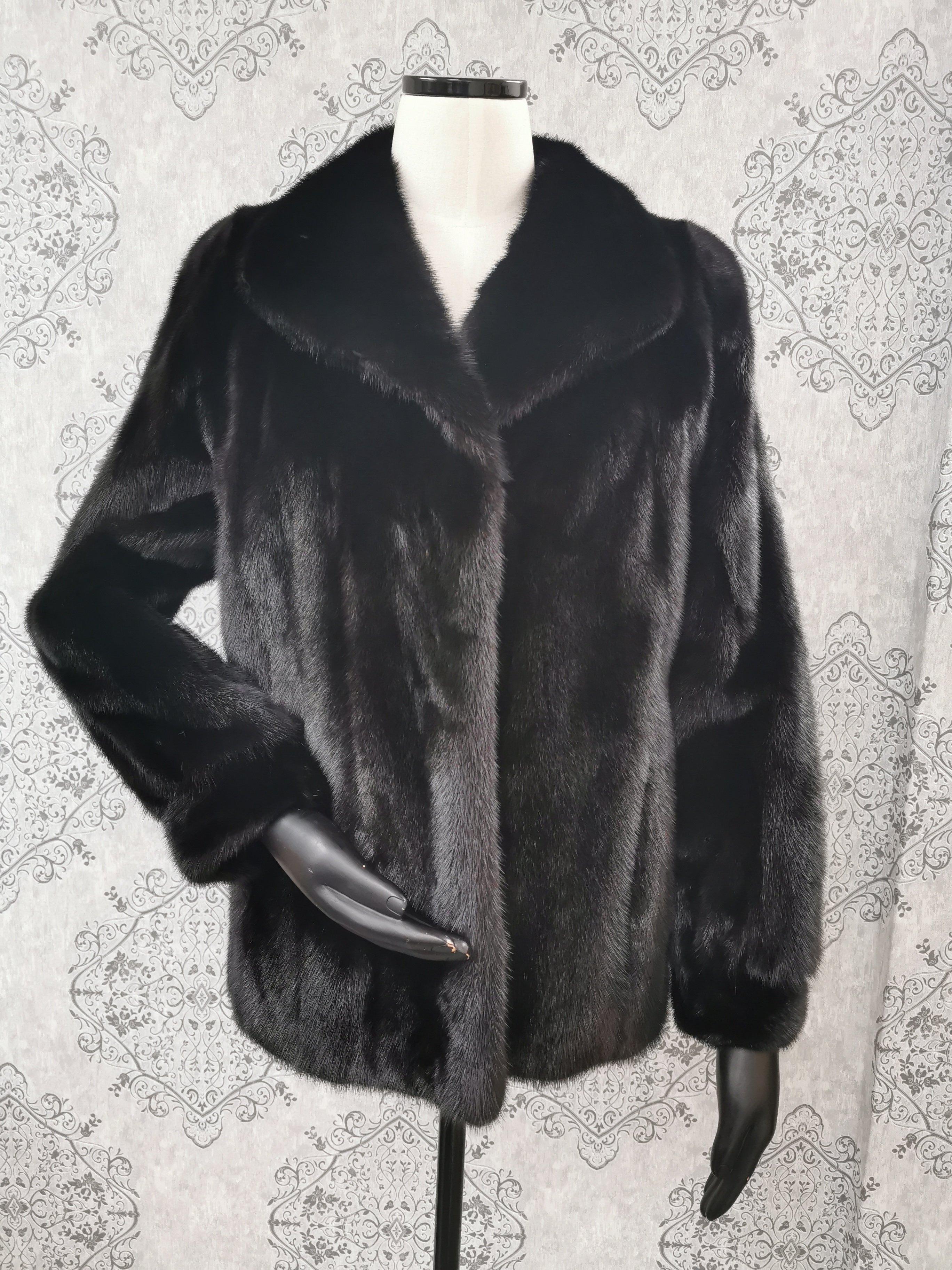 DESCRIPTION :  BRAND NEW SAGA MINK FUR COAT SIZE 12 :

Portrait collar, princess cuffs, supple skins, beautiful fresh fur, european german clasps for closure, too slit pockets, nice big full pelts skins in excellent condition.

This item is made in