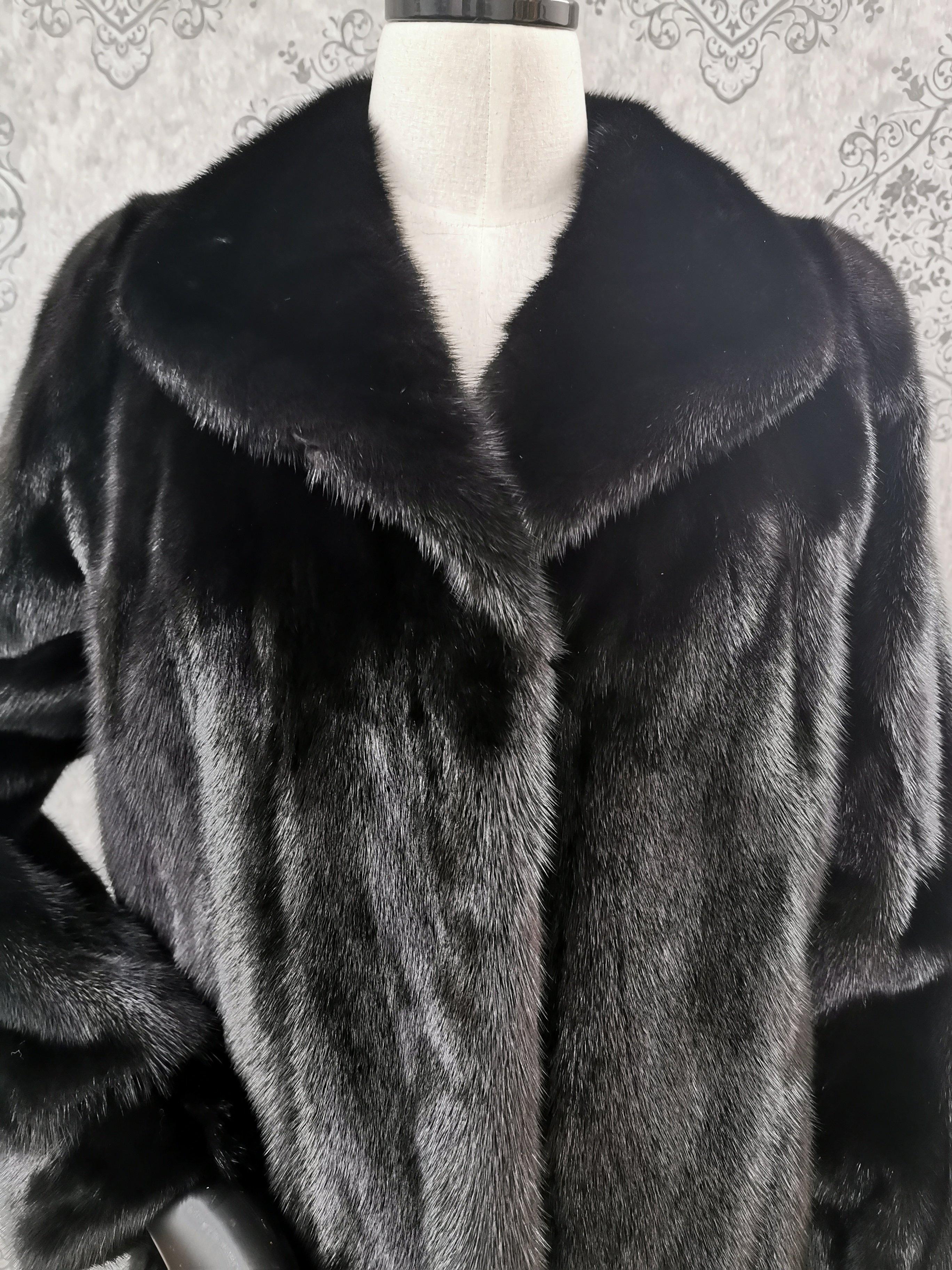  Brand new Saga mink fur coat size 12 In New Condition In Montreal, Quebec