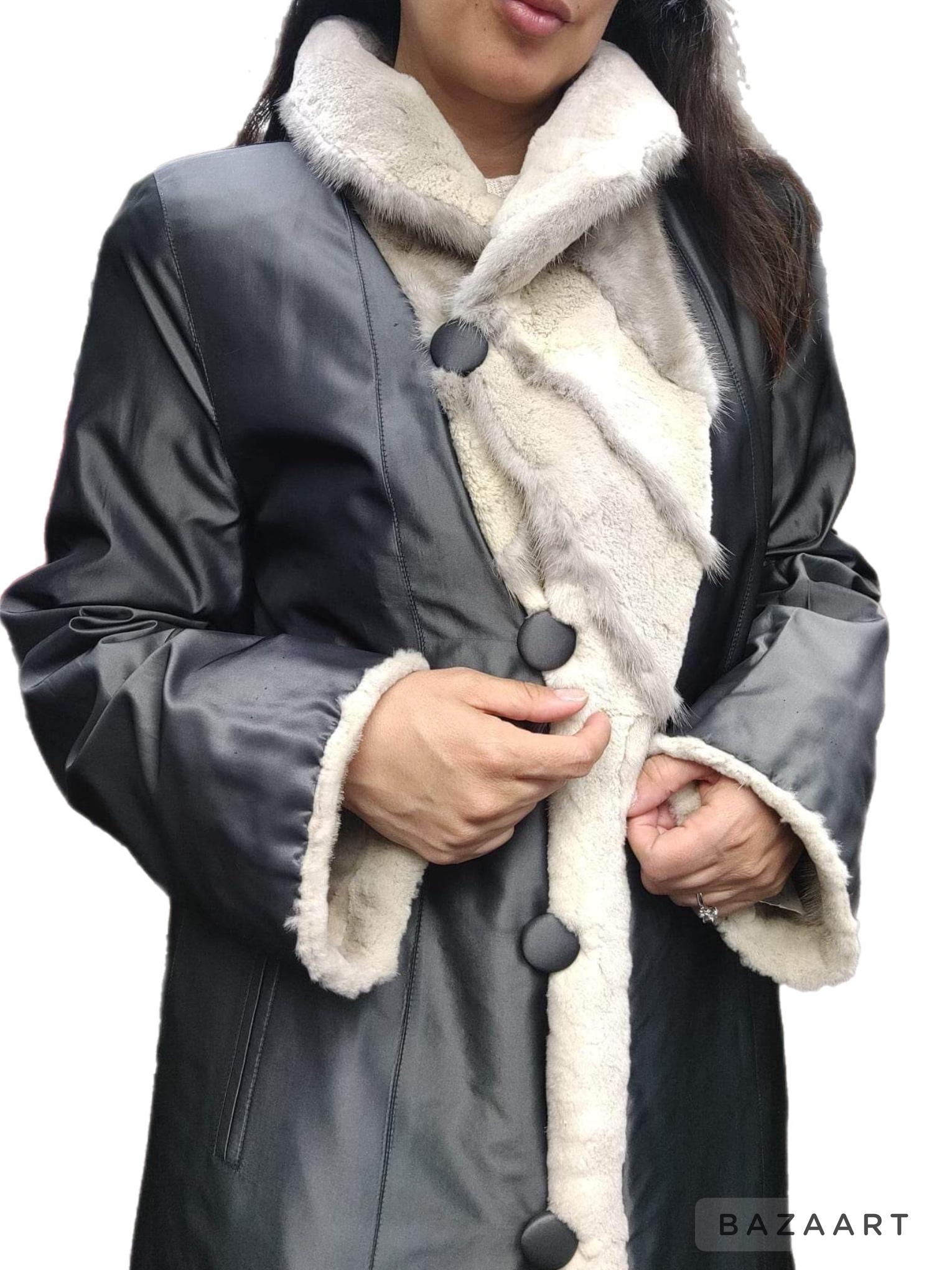 Gris Manteau réversible en fourrure de vison tondue saphir, taille 10 (M) en vente