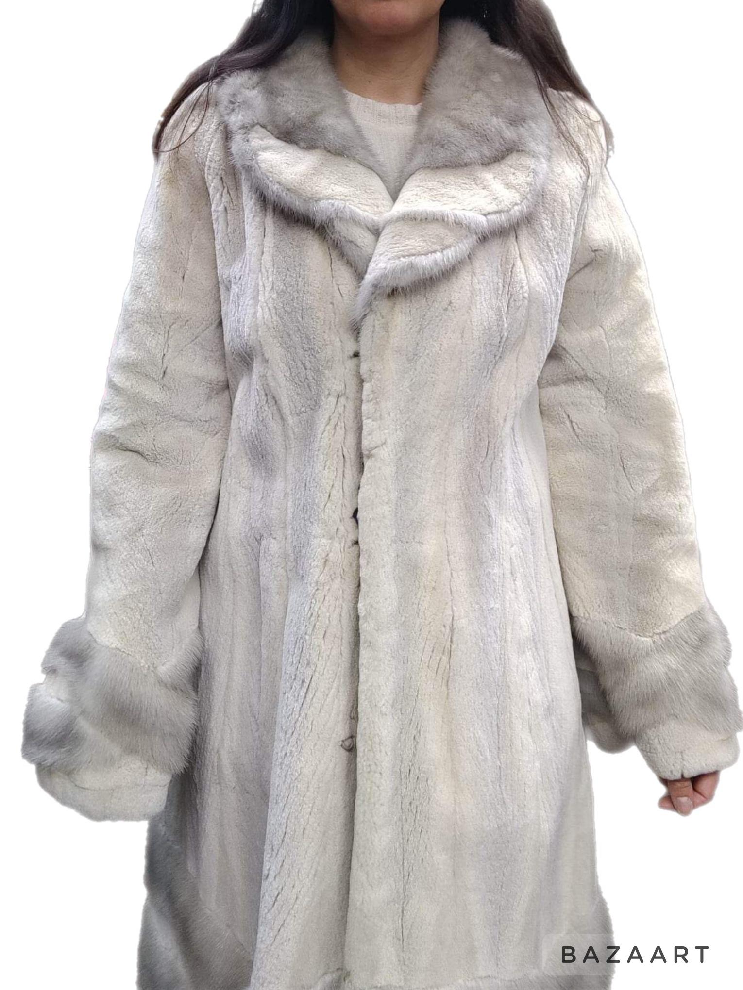 Brand New Sapphire sheared Mink Fur Coat reversible size 10 (M) In New Condition For Sale In Montreal, Quebec