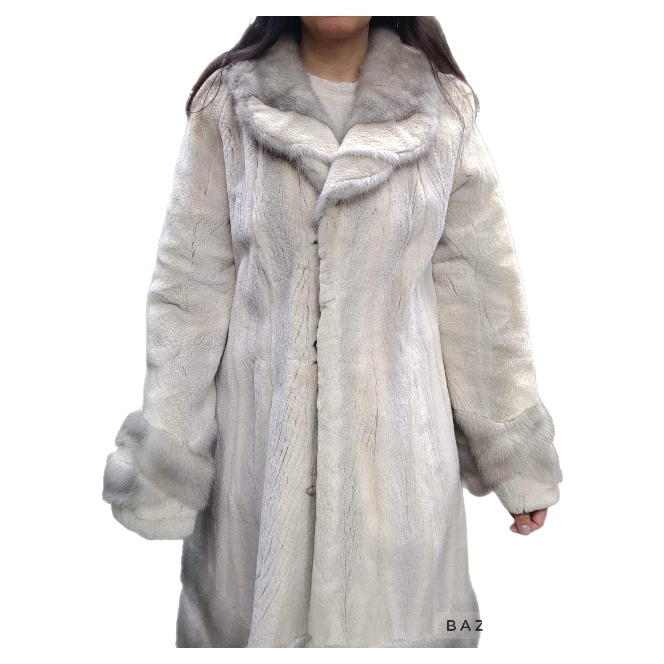 Manteau réversible en fourrure de vison tondue saphir, taille 10 (M) en vente