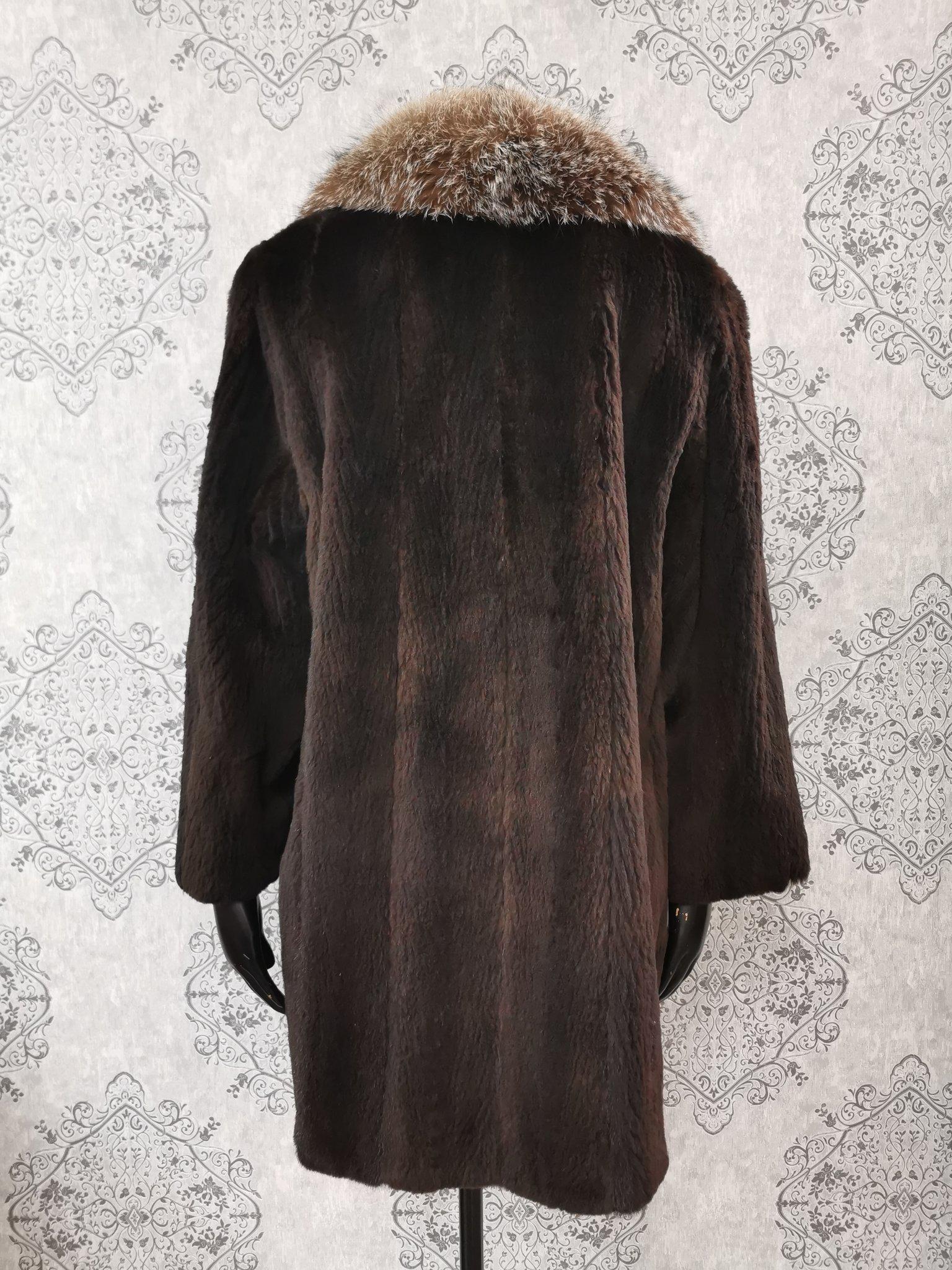 Black Brand new sheared Beaver fur coat with crystal fox trim size 8 For Sale
