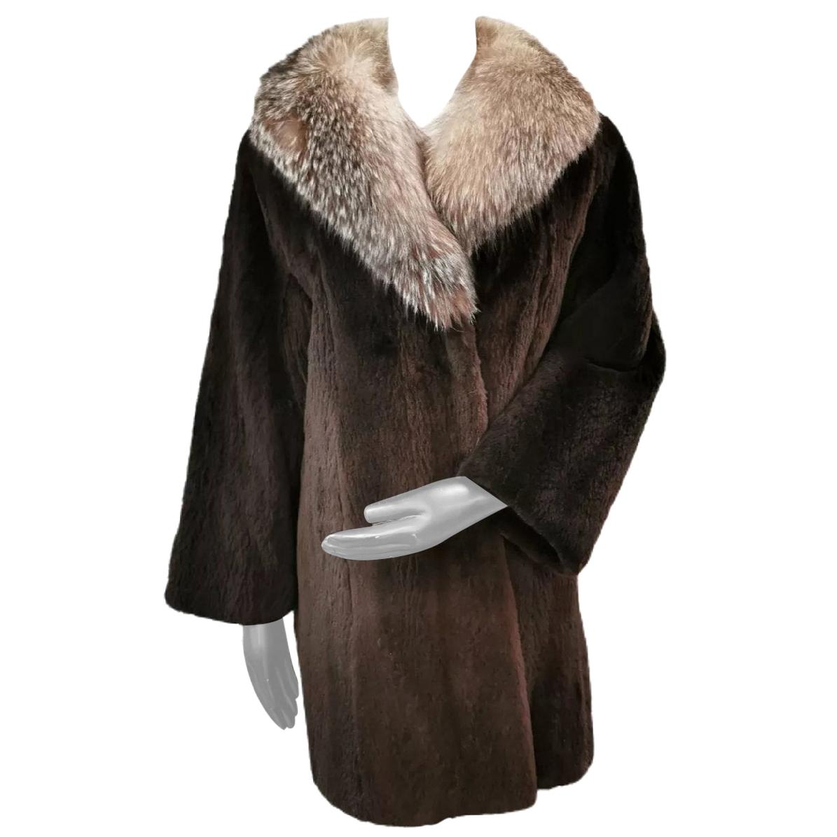 Brand new sheared Beaver fur coat with crystal fox trim size 8 For Sale
