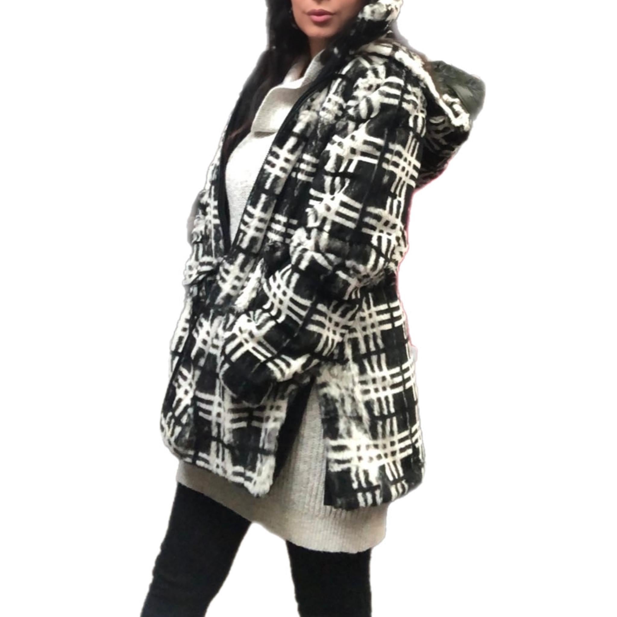 Brand New sheared Mink Fur Coat reversible size 10 (M) For Sale 4