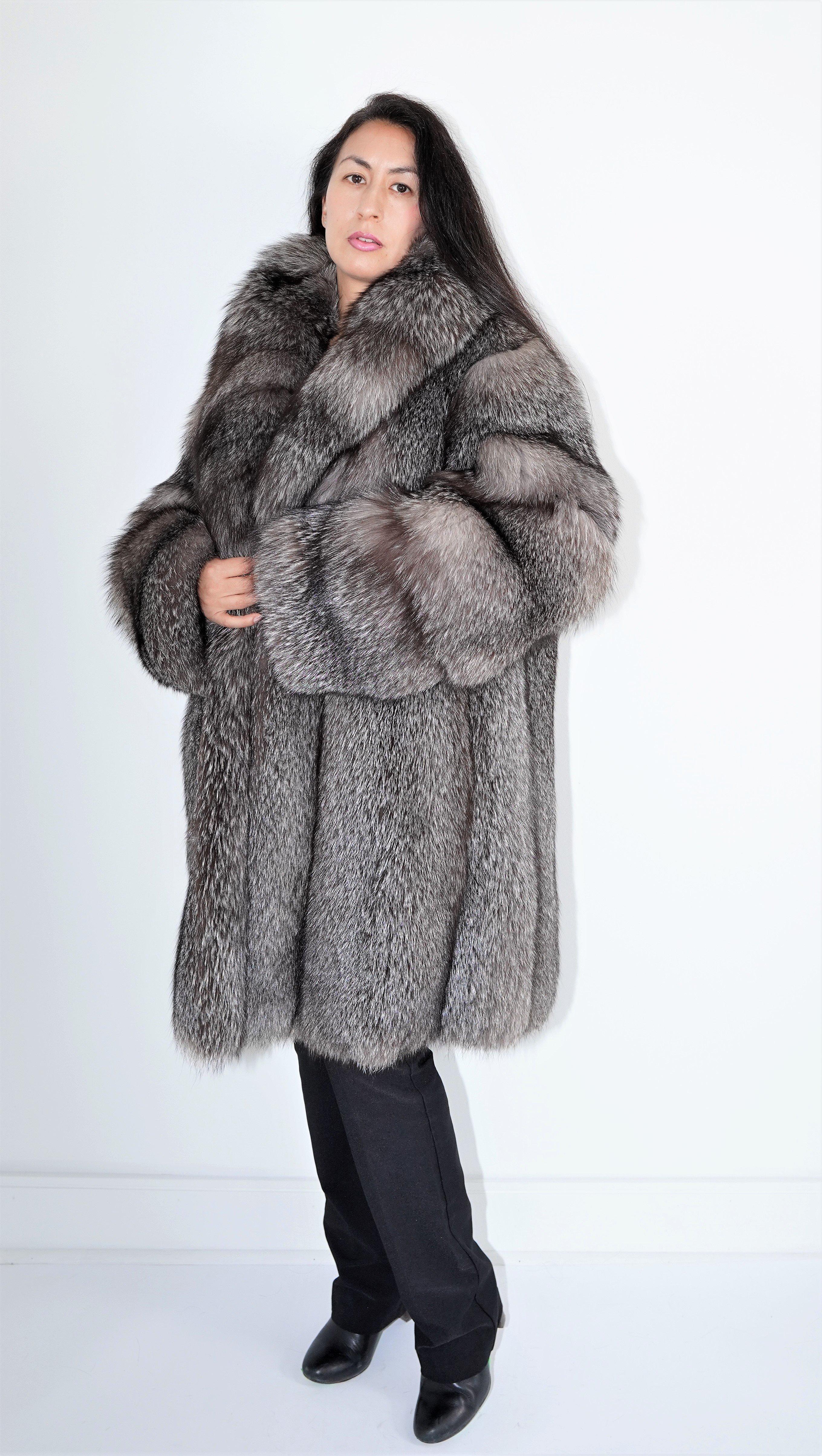 Gebrauchter Silberfuchs Pelzmantel (Größe 16-XL) 1