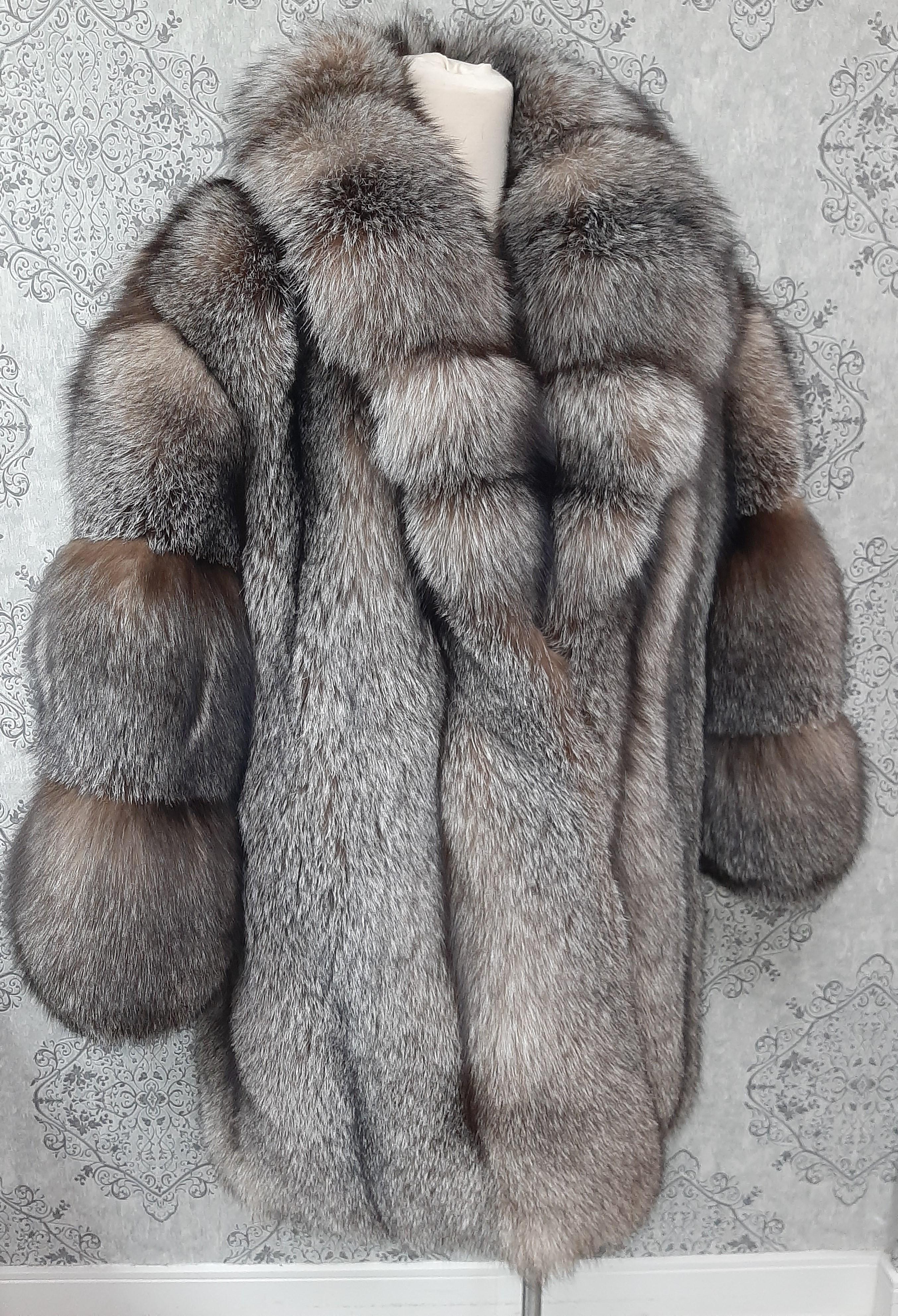 PRODUCT DESCRIPTION:

Brand new luxurious crystal Fox fur coat 

Condition: Brand New

Closure: german hook

Color: crystal

Material:  Fox

Garment type: Coat

Sleeves: Straight

Pockets: two pockets

Collar: Portrait

Lining: Shirred Silk