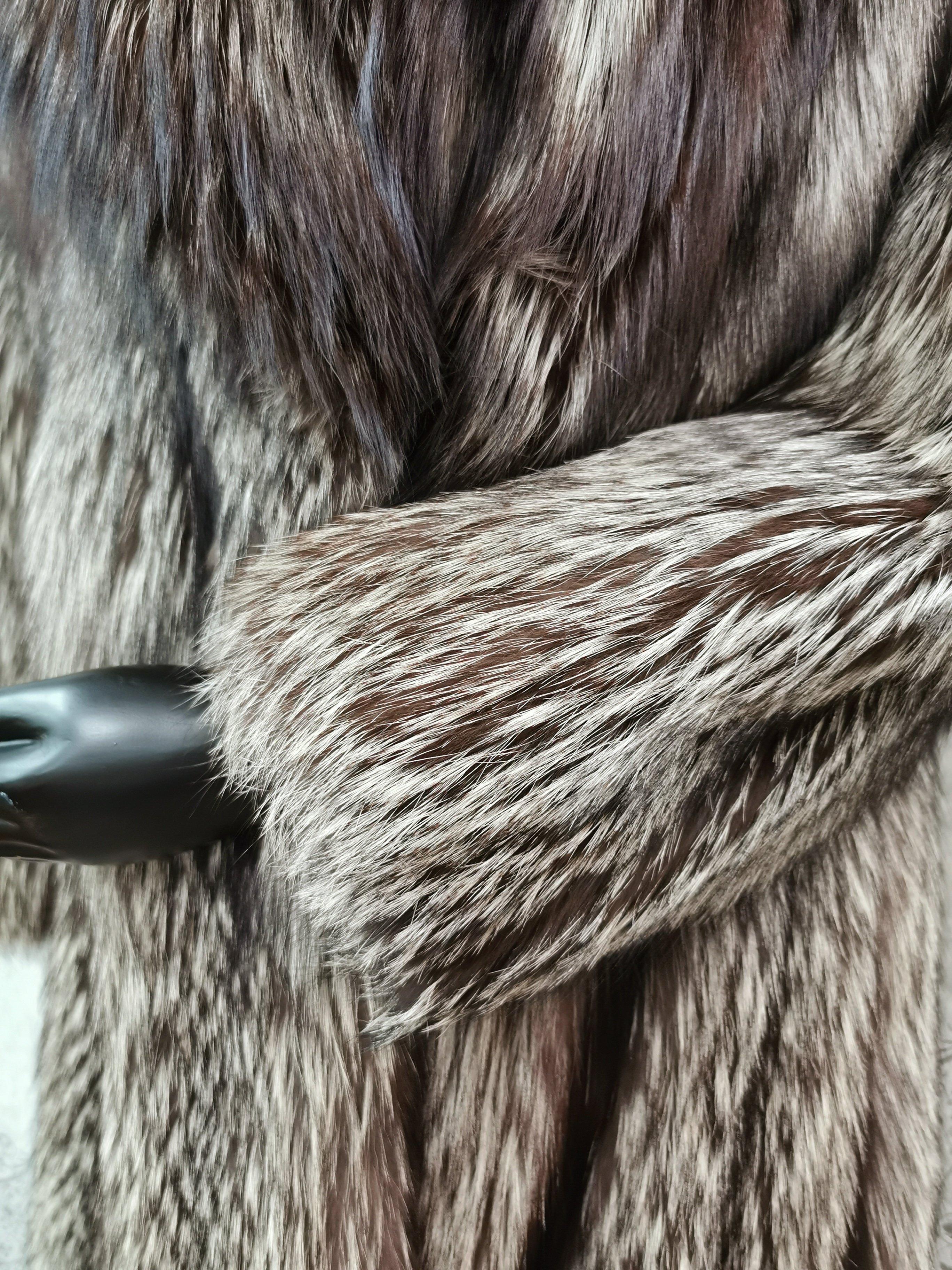 Women's Brand New Silver Fox Fur Coat (size 6-8/S)