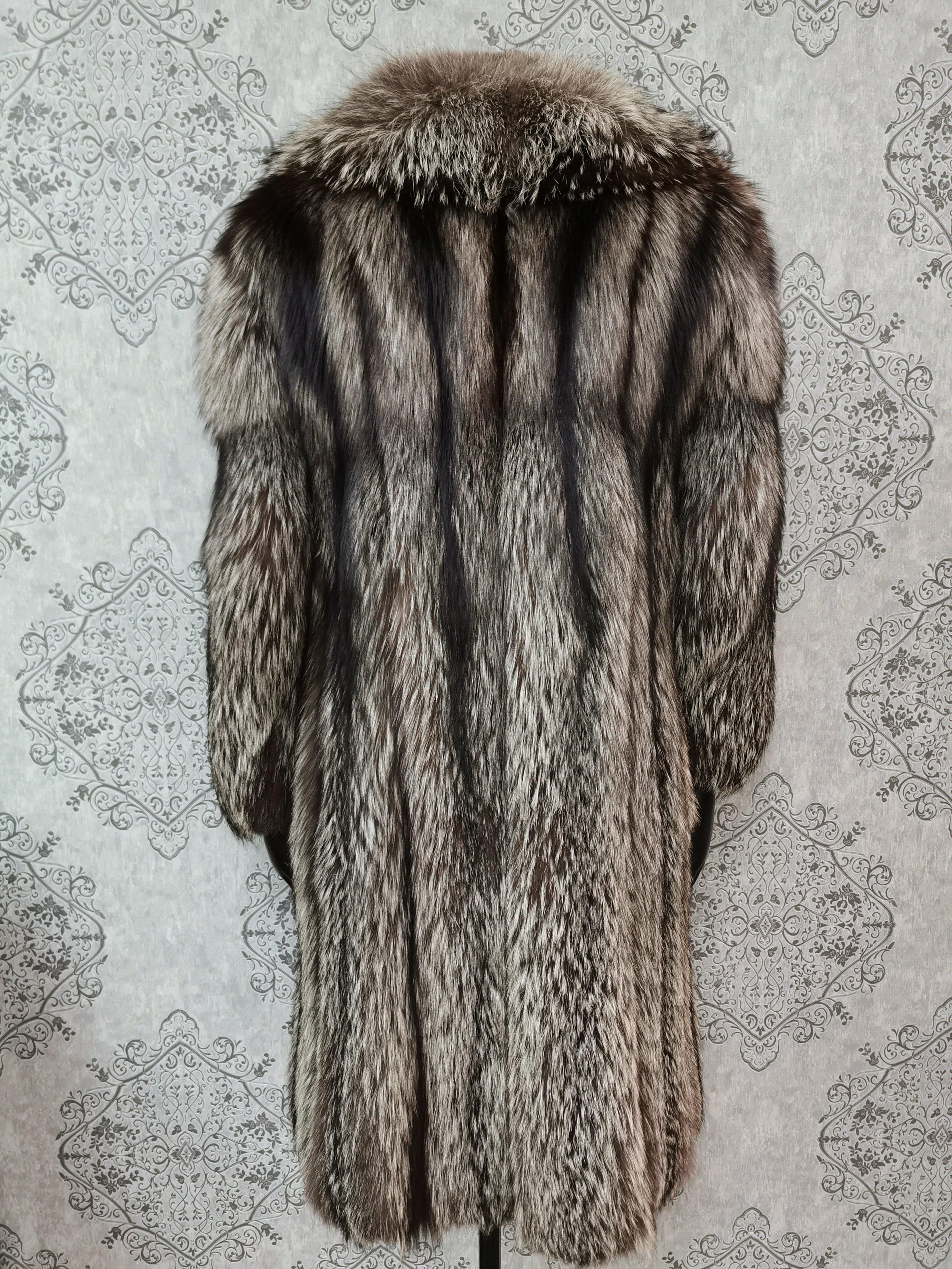 Brand New Silver Fox Fur Coat (size 6-8/S) 1