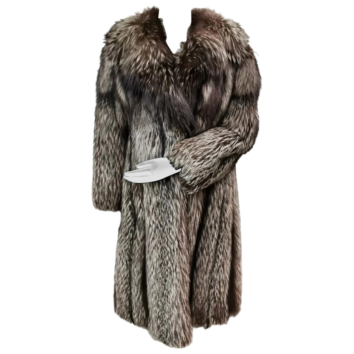 Brand New Silver Fox Fur Coat (size 6-8/S)