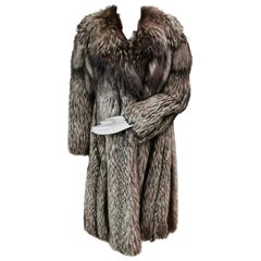 Brand New Silver Fox Fur Coat (size 6-8/S)