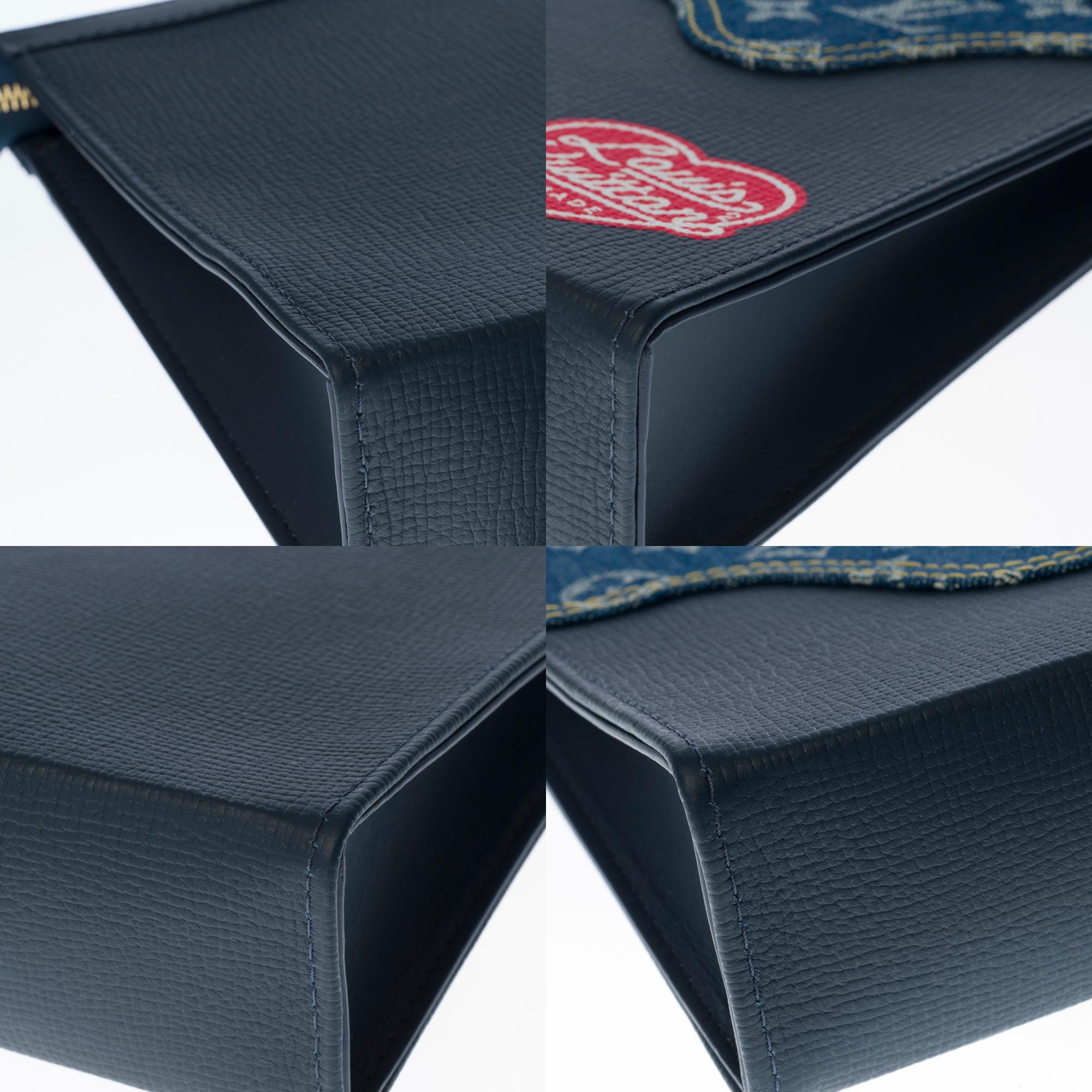 Nuovo / Esaurito / Marsupio da viaggio Louis Vuitton in denim blu di Nigo 4