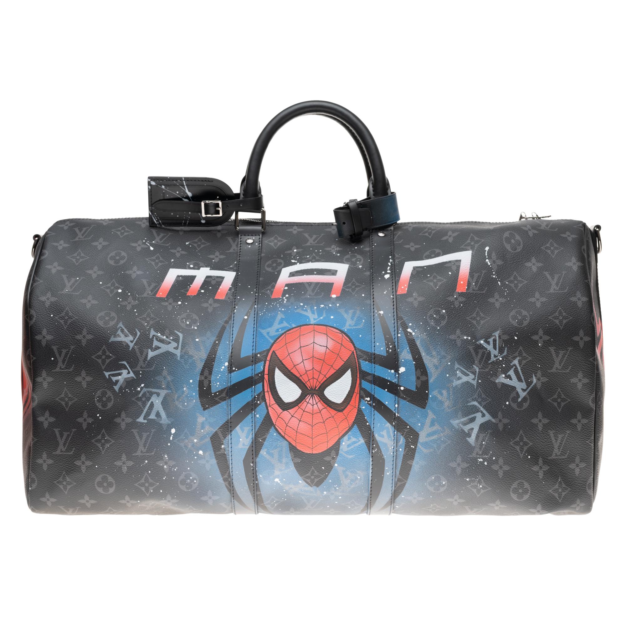 This ad is only for lovers of art and unique pieces, masterpieces because this is not only a bag but a unique piece.

This time our Street Art artist Patbo has realized a sublime work with the SPIDERBAG

This beautiful bag is more than a bag; it’s a
