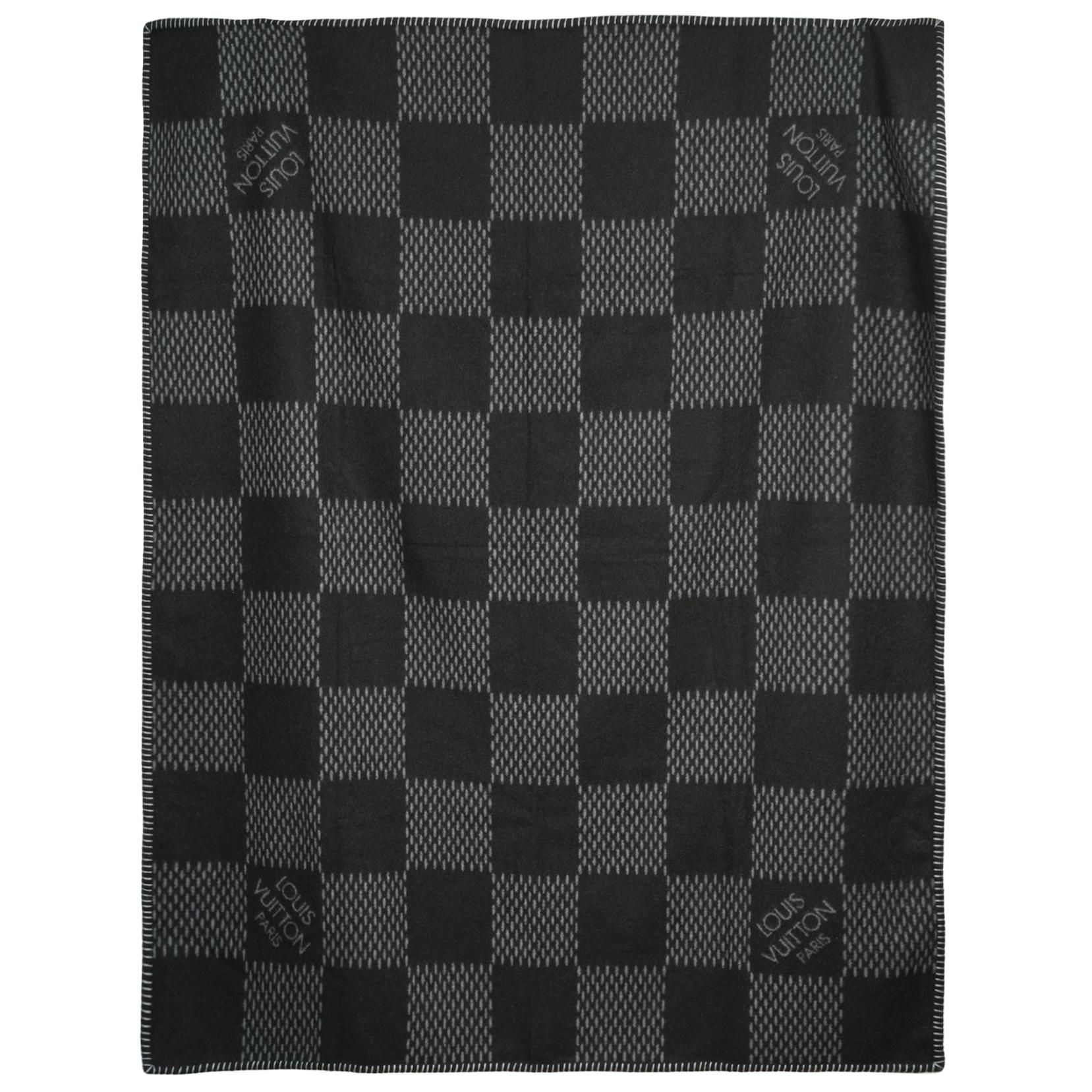 BRAND NEW / Stunning Louis Vuitton Plaid grey and black in Wool and  Cachmere at 1stDibs