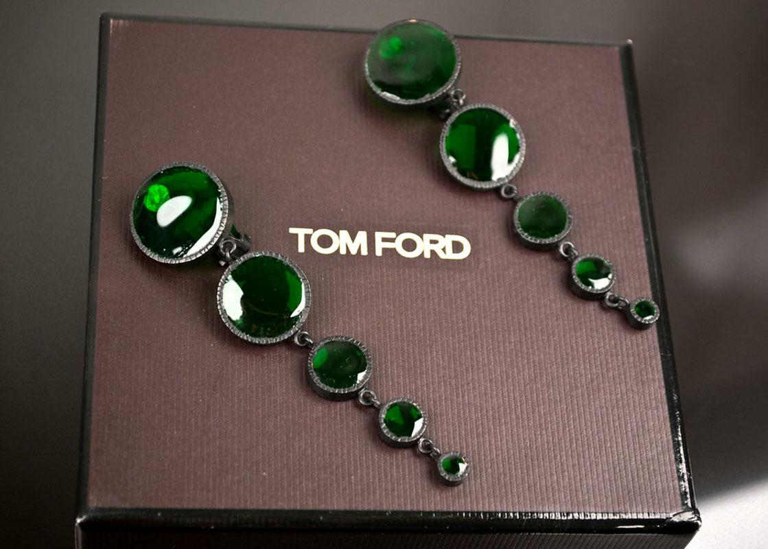 Brand New 
TOM FORD 
Green Pate de Verre clip-on earrings

Made in France.

Tom Ford pouch and Tom Ford  box are included.

Matching TOM FORD Green pate de verre bouquet ring is available in our store.