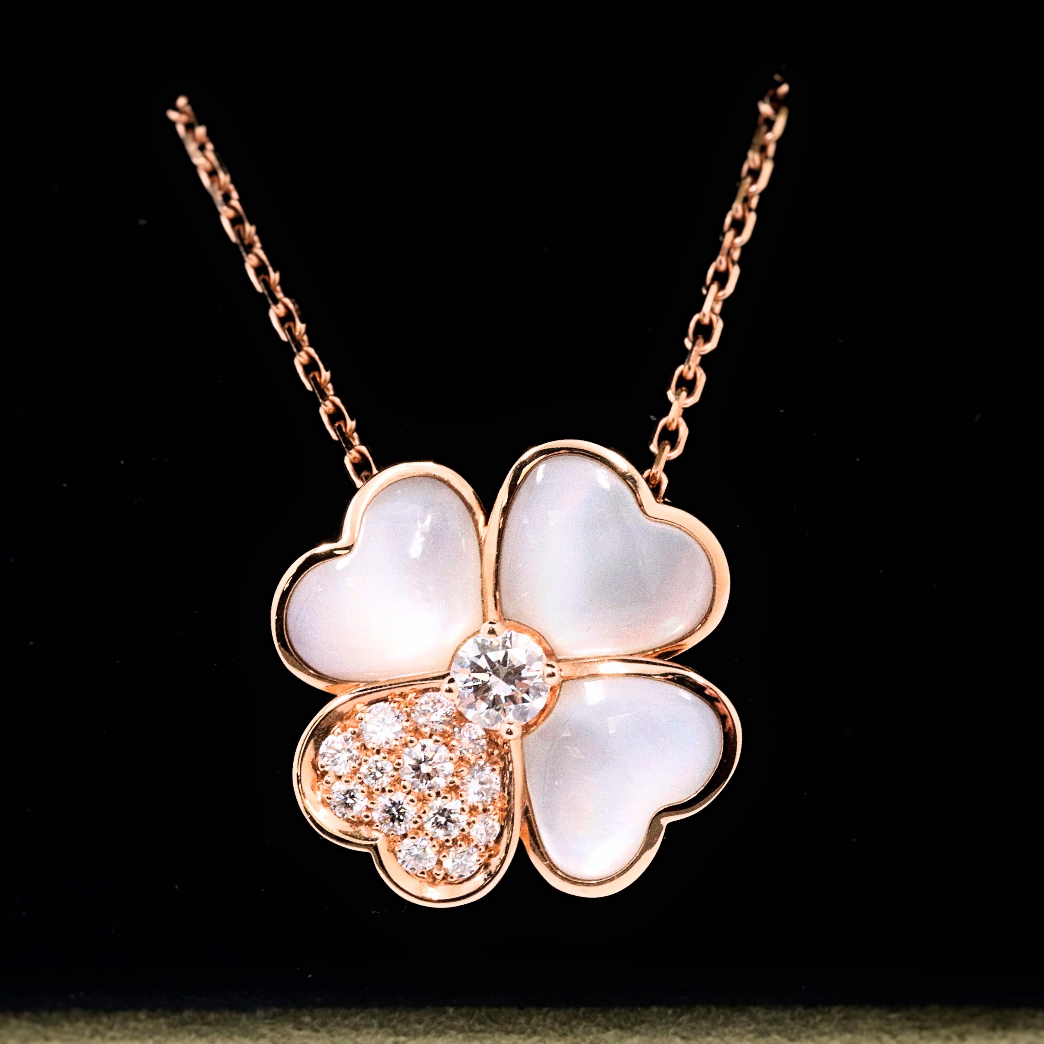 Van Cleef & Arpels Cosmos Pendant Rose Gold Mother of Pearl Diamonds In New Condition In San Diego, CA