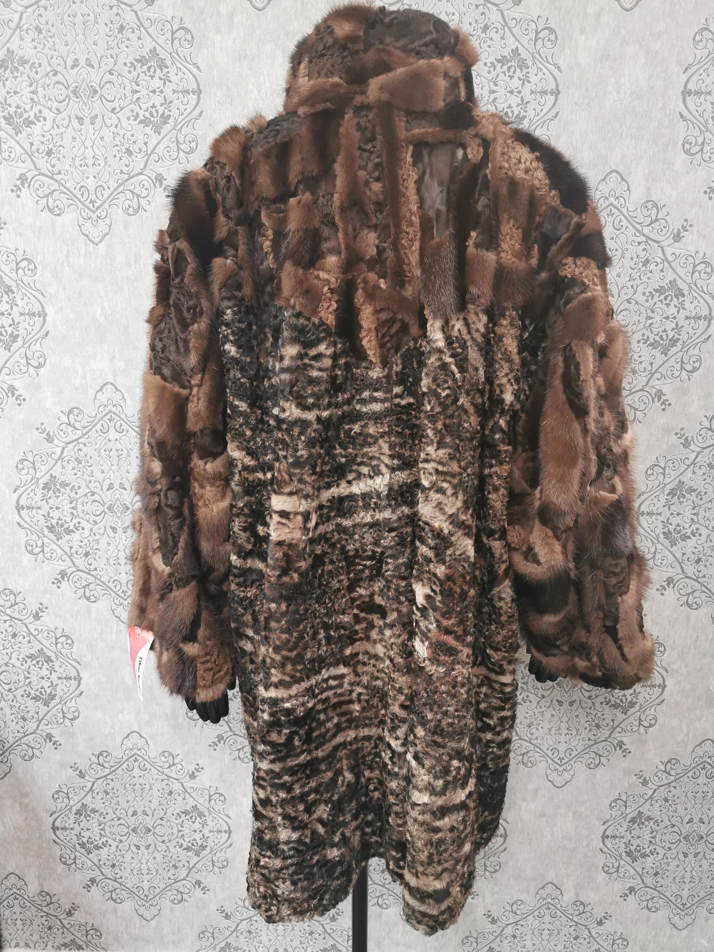 Brand new Vintage Gianfranco Ferre Fur Coat with Lamb andMink Fur Trim (16/L) For Sale 5