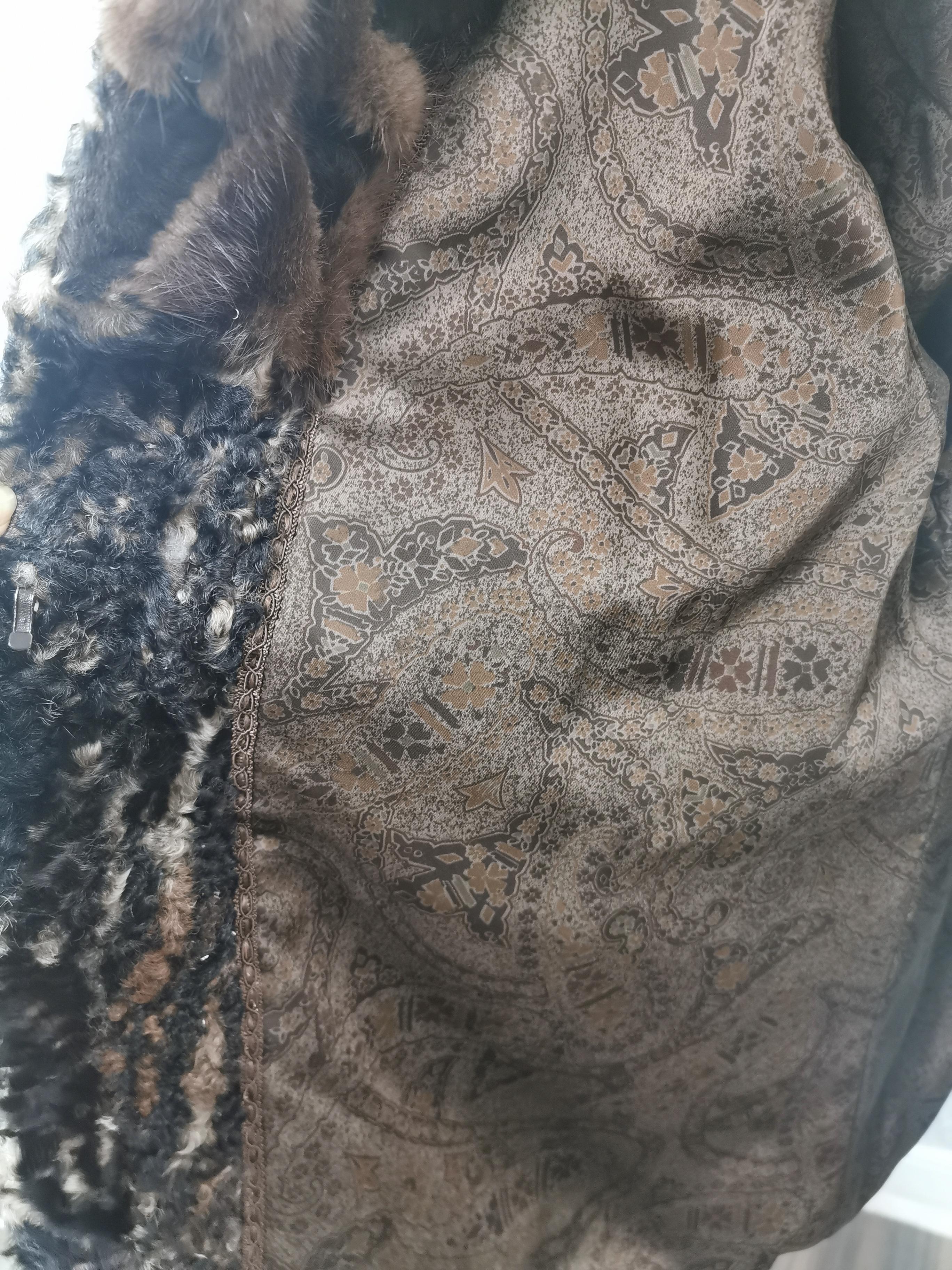 Brand new Vintage Gianfranco Ferre Fur Coat with Lamb andMink Fur Trim (16/L) For Sale 8