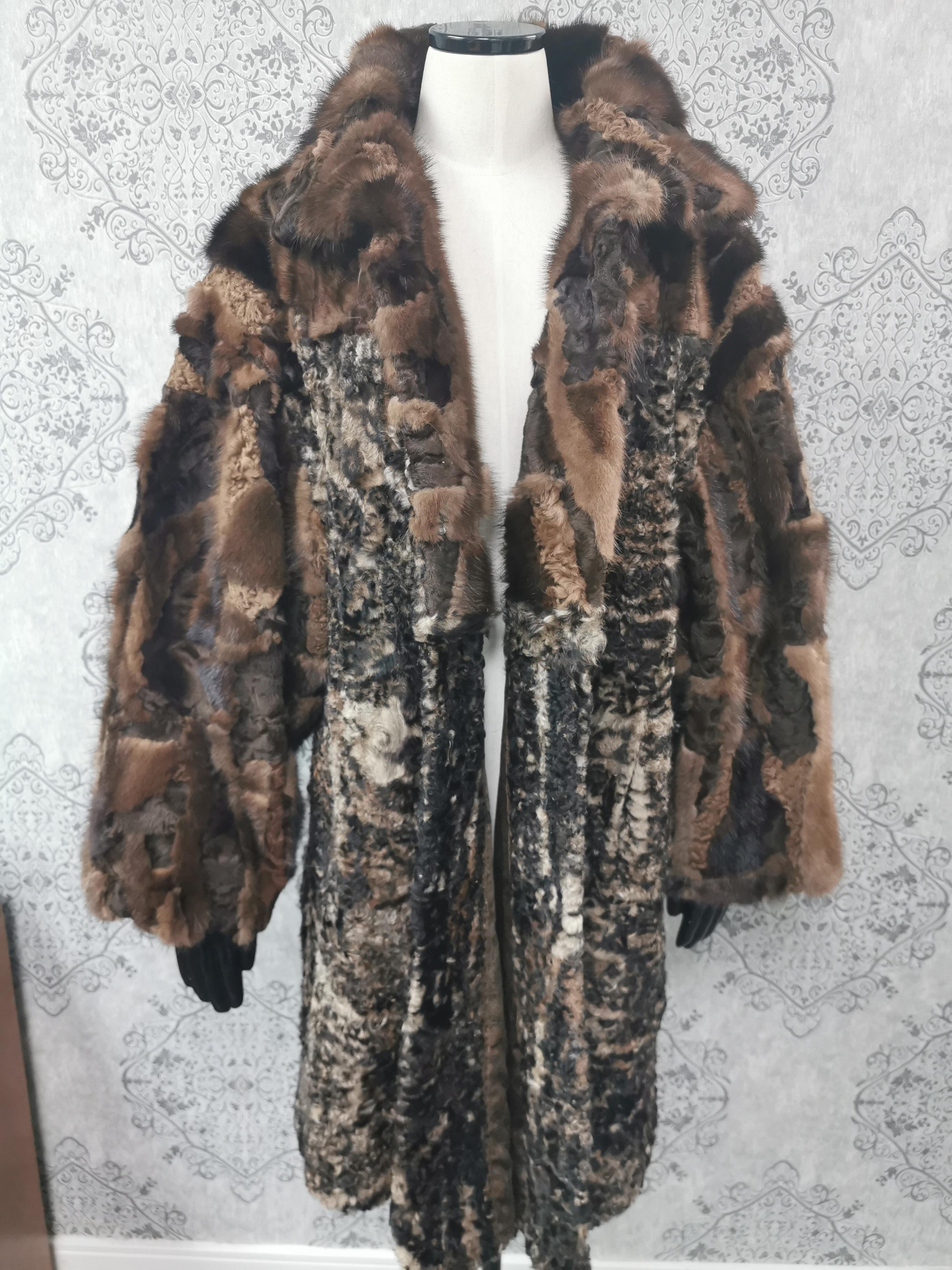 Brand new Vintage Gianfranco Ferre Fur Coat with Lamb andMink Fur Trim (16/L) For Sale 2