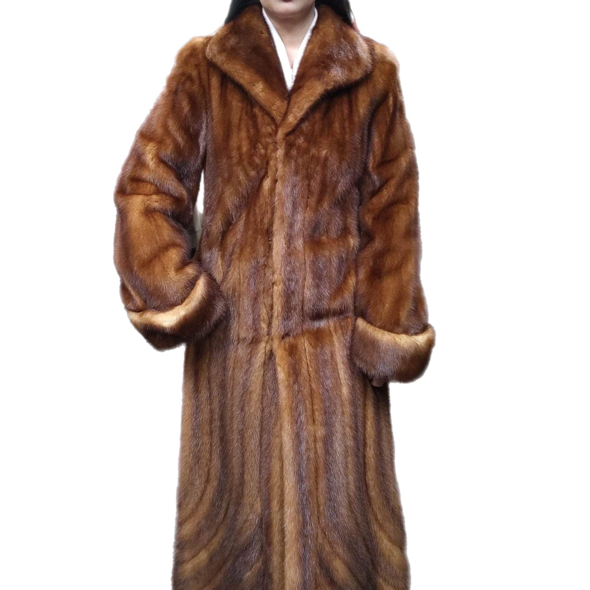 BRAND NEW WHISKEY MINK FUR COAT WOMENS S 6
Never used new soft mink fur jacket.
Made by exclusive line of furriers
MEASUREMENTS:

Size 6 (S)
Length: 45”
Shoulder: 20”
Sleeves: 31”-28”
