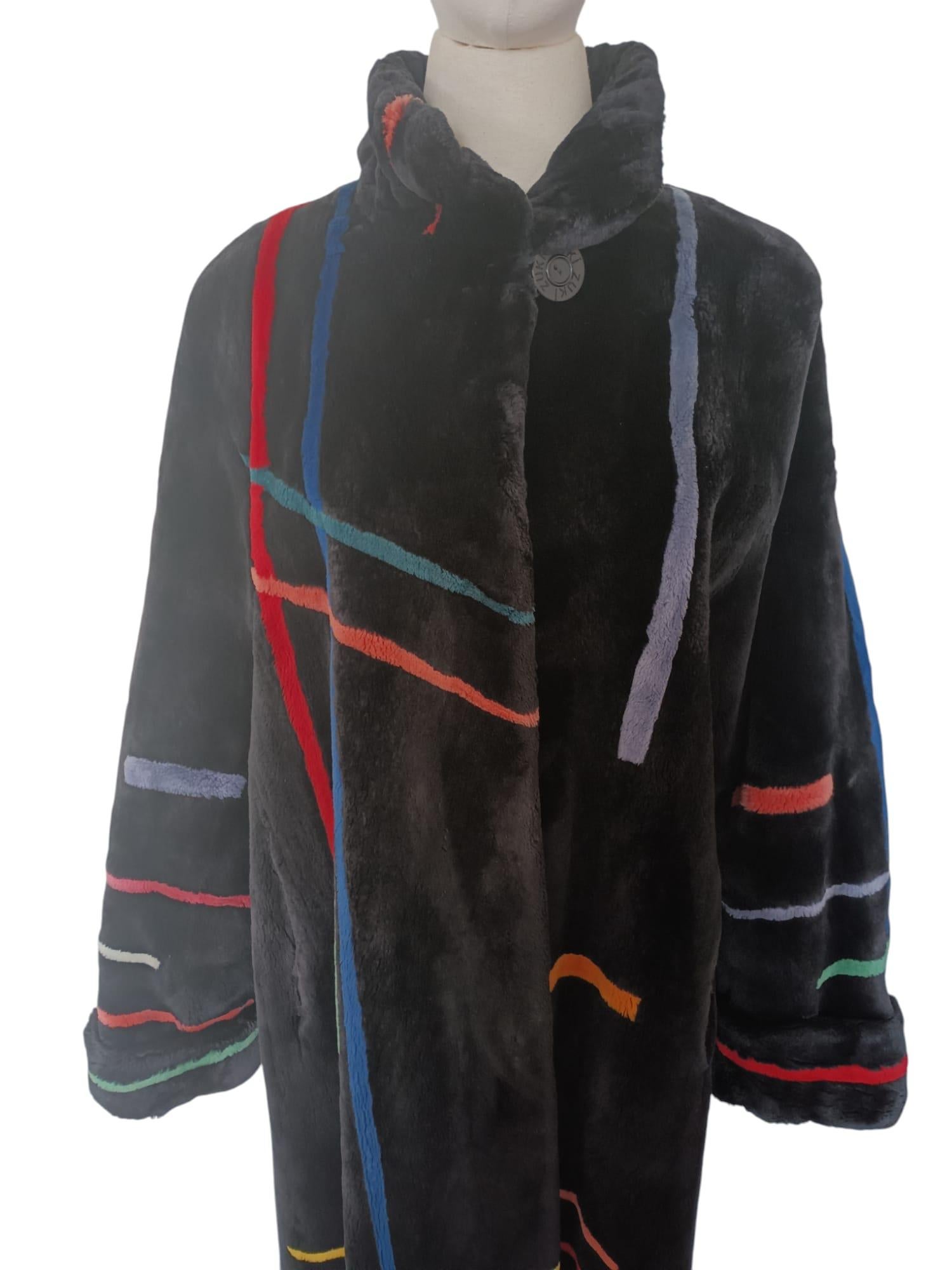 Brand New Zuki Sheared Beaver Fur Coat with Fur Trim (Size 14) In New Condition For Sale In Montreal, Quebec