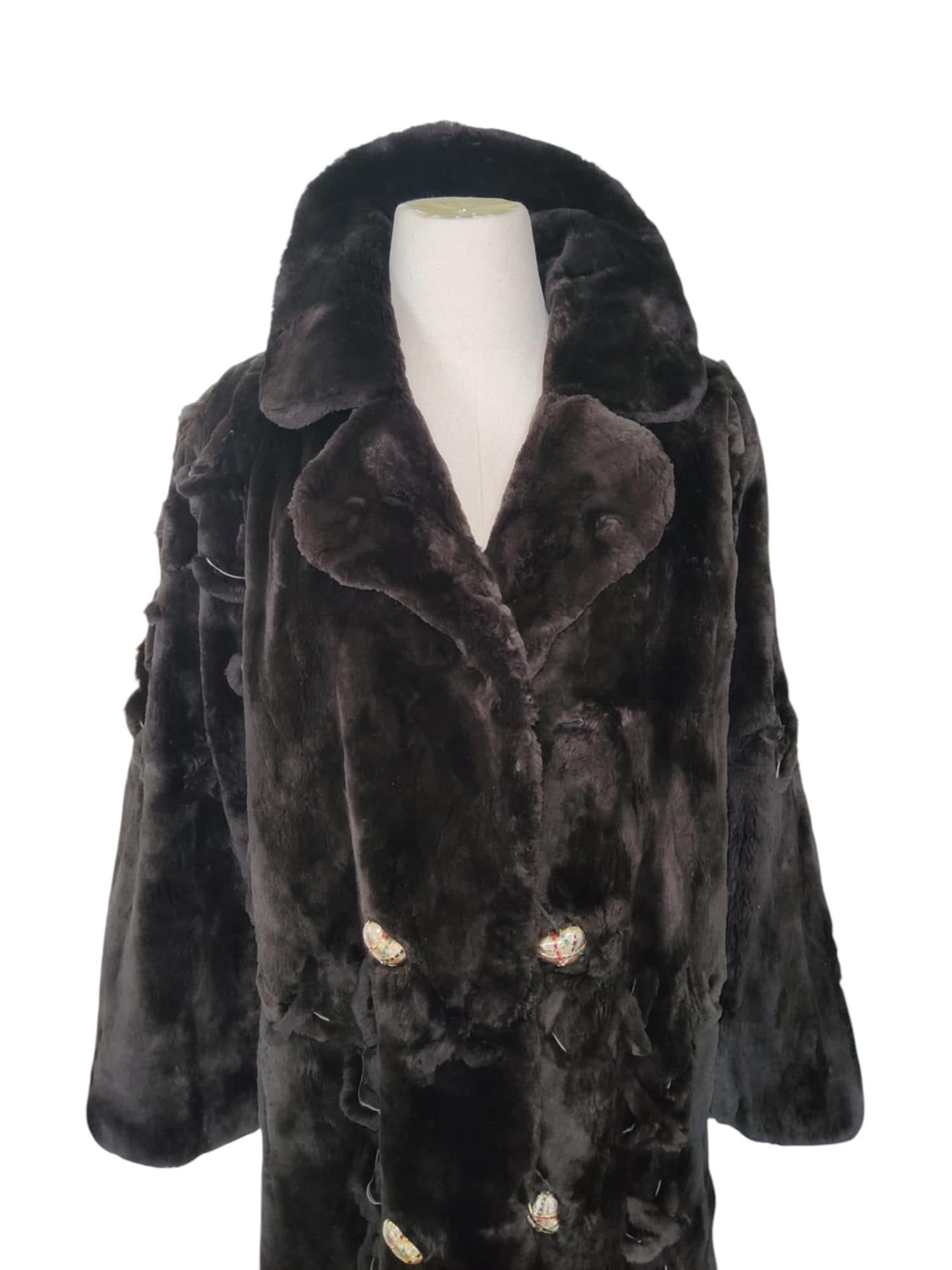 Brand New Zuki Sheared Beaver Fur Coat with Fur Trim (Size 14) In New Condition For Sale In Montreal, Quebec