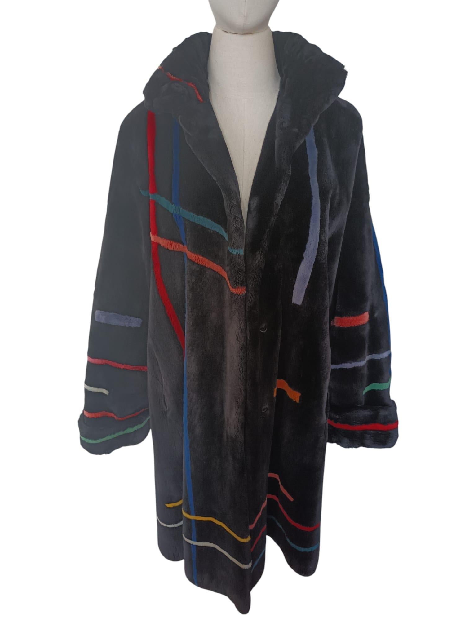 Brand New Zuki Sheared Beaver Fur Coat with Fur Trim (Size 14) For Sale 3
