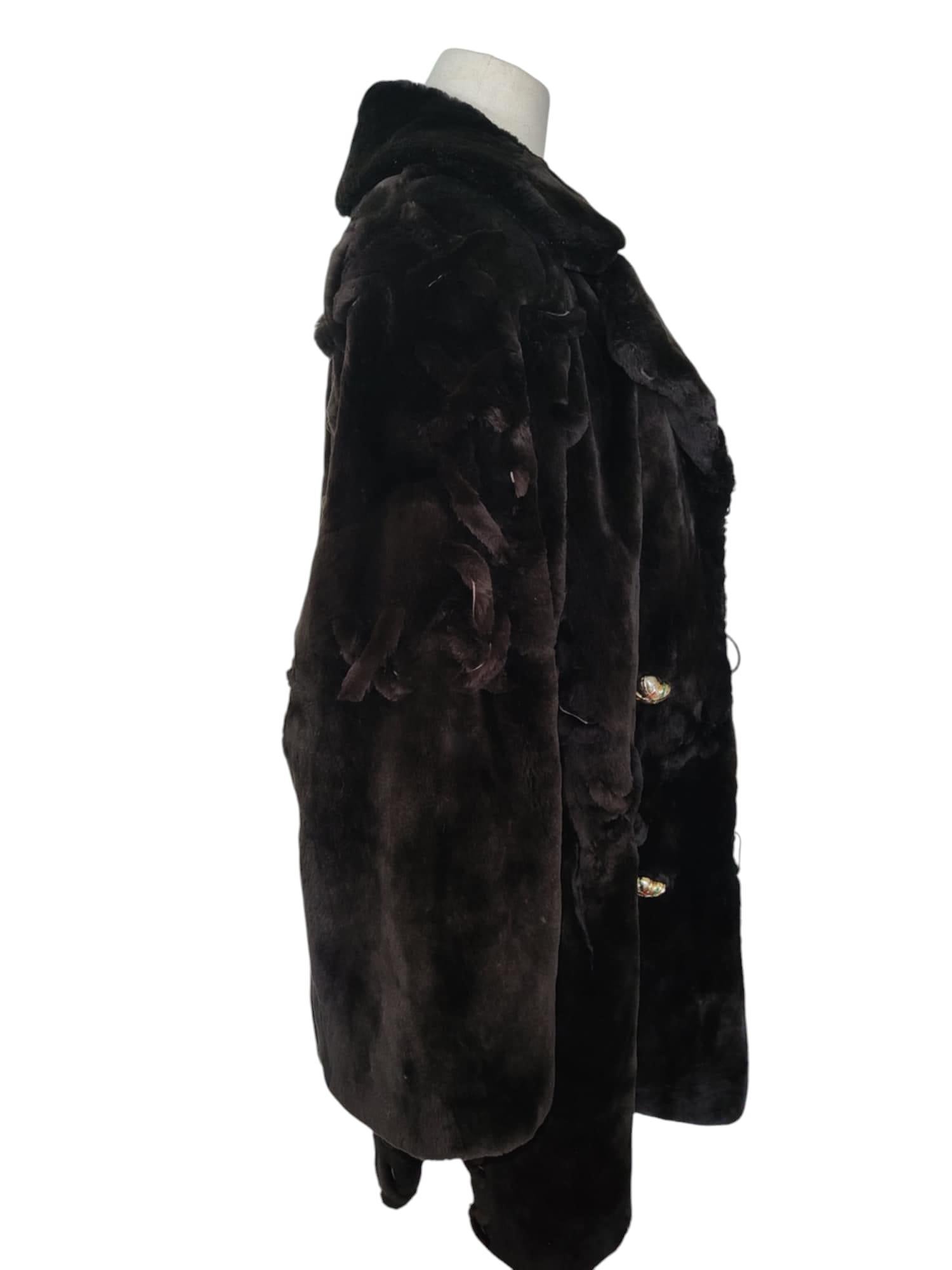 Brand New Zuki Sheared Beaver Fur Coat with Fur Trim (Size 14) For Sale 3