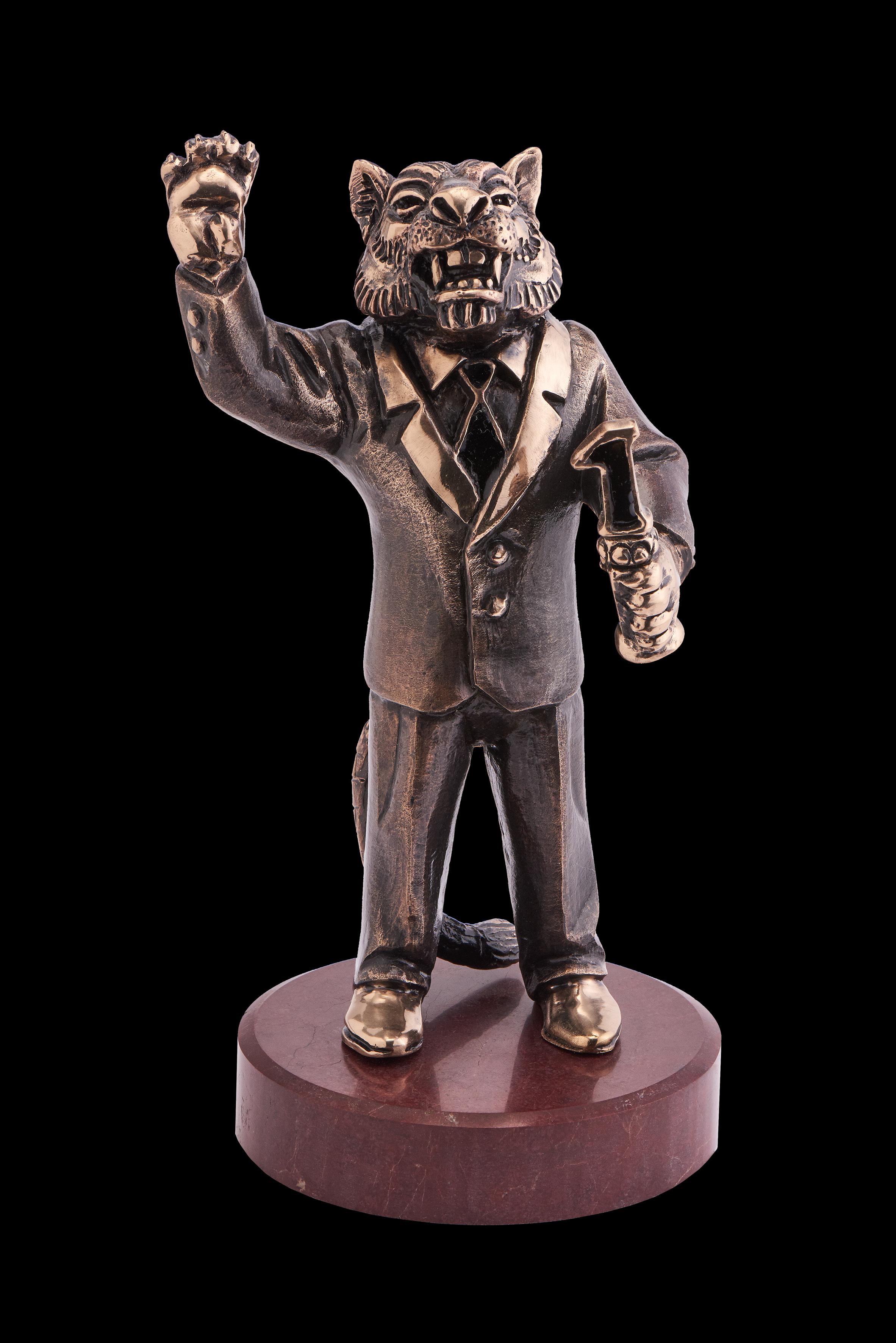 Brand Vizuri Figurative Sculpture - Sculpture "Leader"