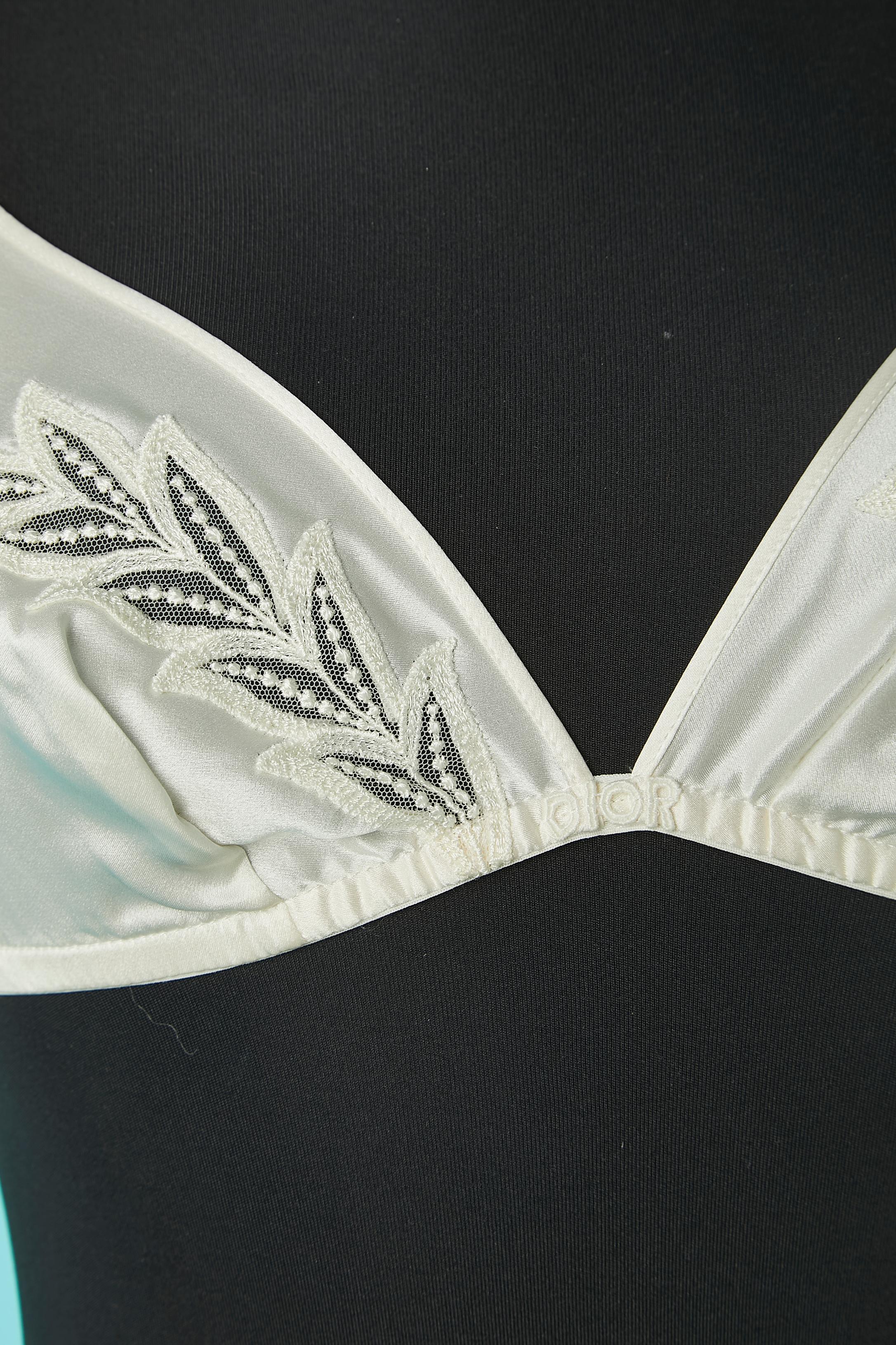Ivory silk and lace bra and panties . Size of the bra S, Size of the pantie : M 
Adjustable shoulder strap

