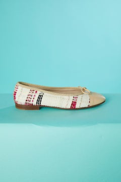Brandierte Tweed- und Lederballerina mit winziger Lederschleife CHANEL