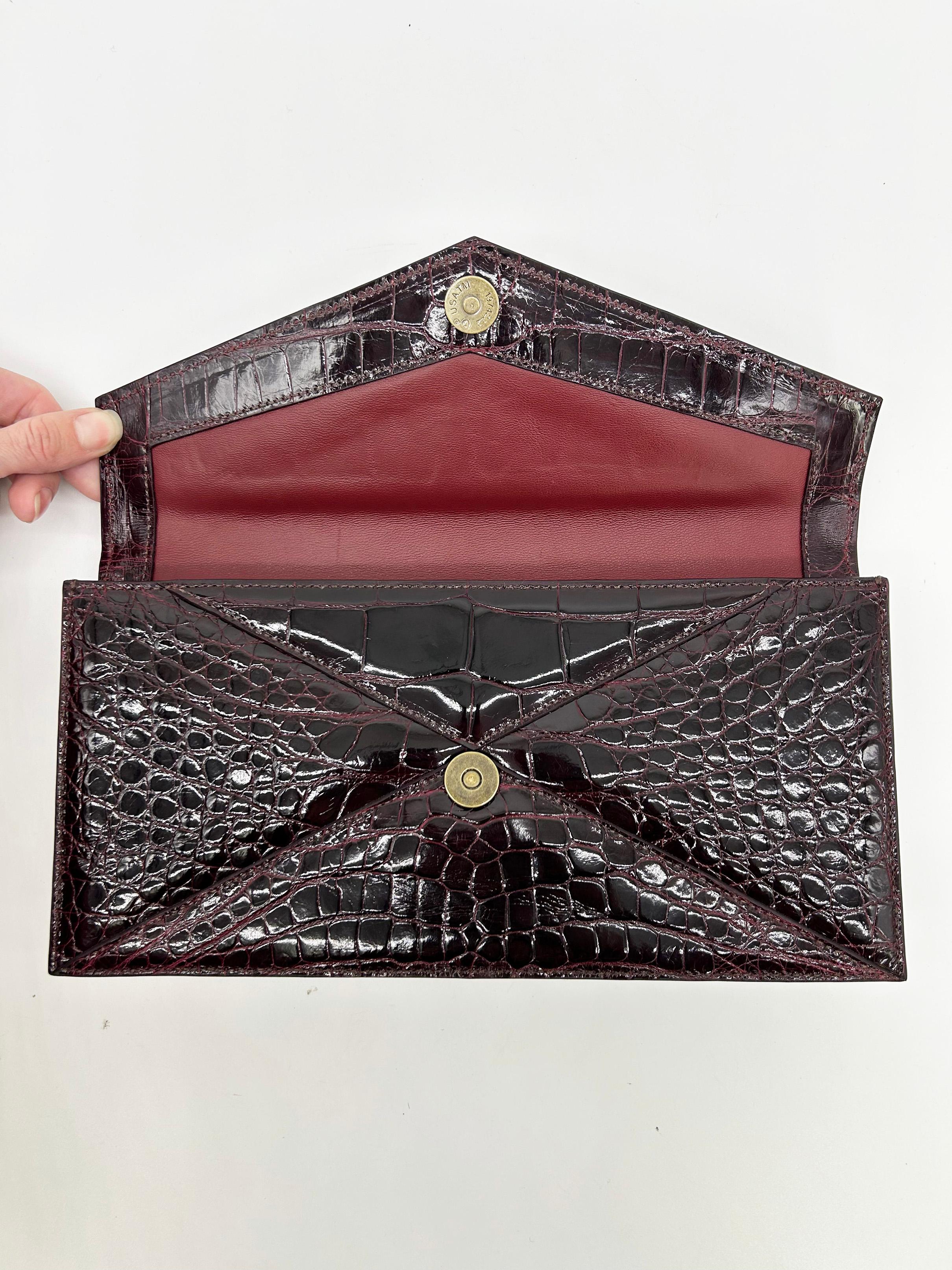 Brandell Dark Ruby Red Alligator Uptown Envelope Clutch im Angebot 3