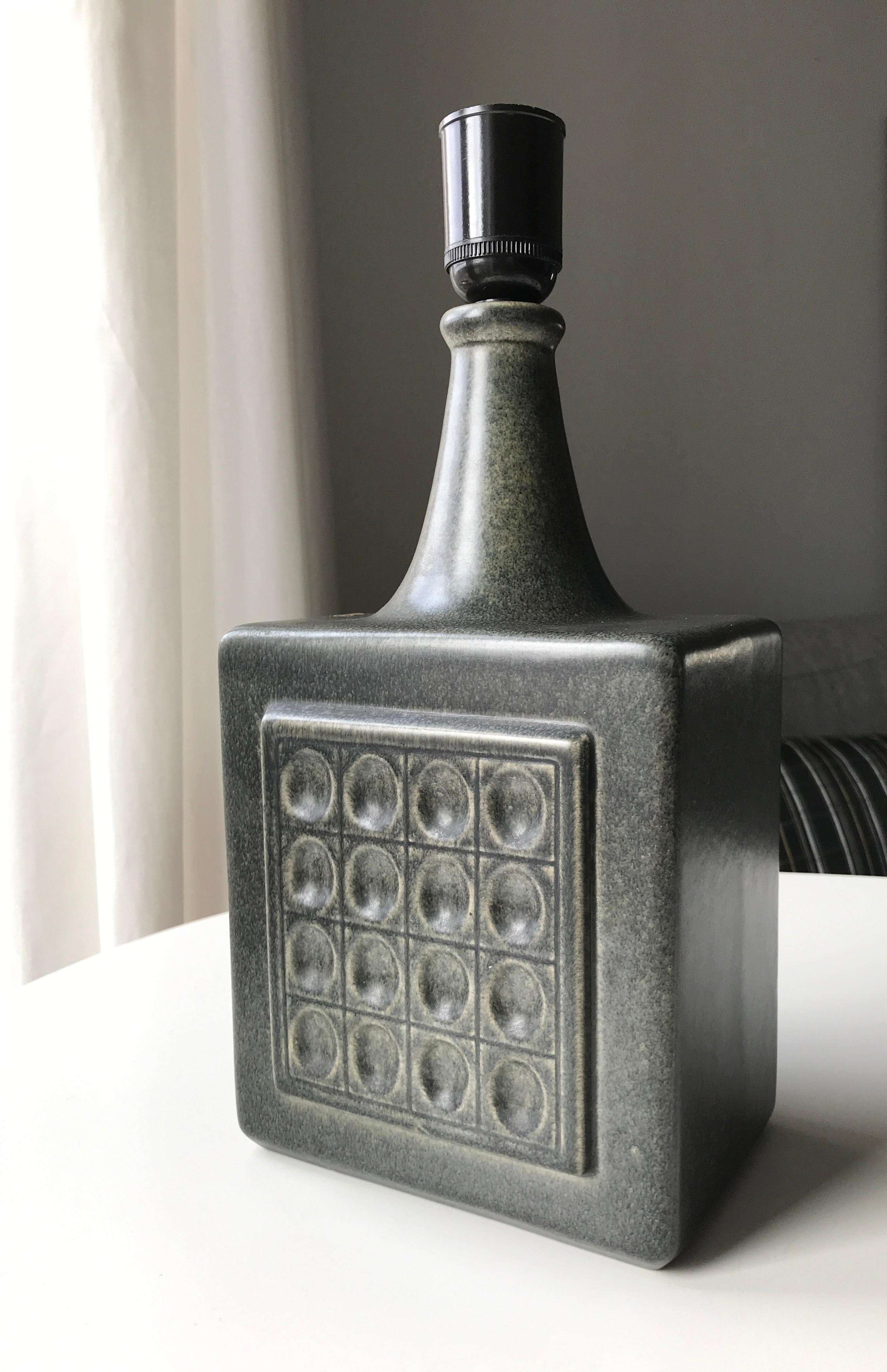 Swedish, late 20th century design table lamp from Brandi Keramik founded 1963 in southern Swedish west coast area Vejbystrand by Henri Brandi. Green rectangular base with relief decoration on front and rear. Mounted with black Bakelite bulb socket