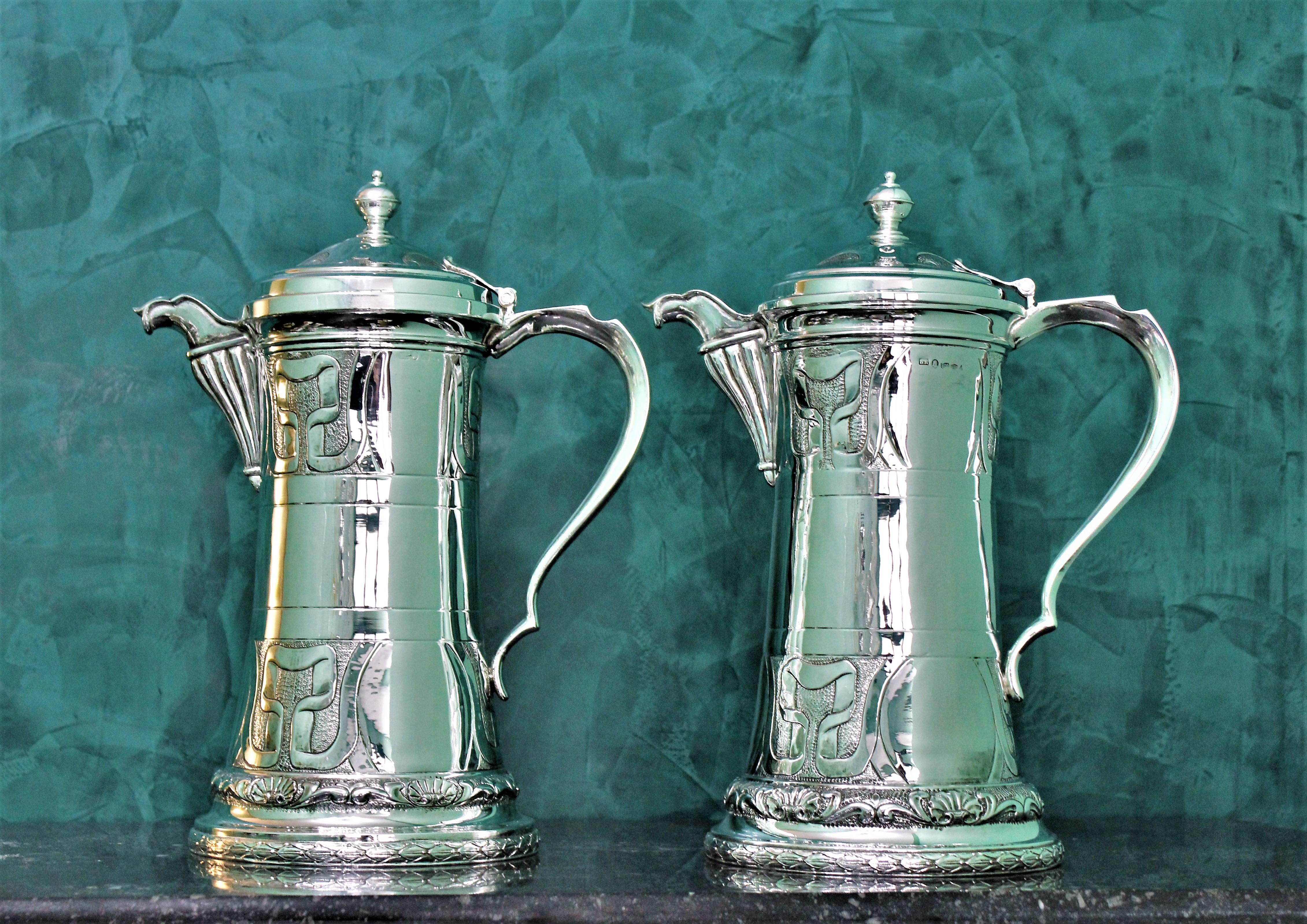 Chinoiserie Brandimarte 20th Century Pair of Silver Engraved Cocktail Pitchers Italy, 1950 For Sale