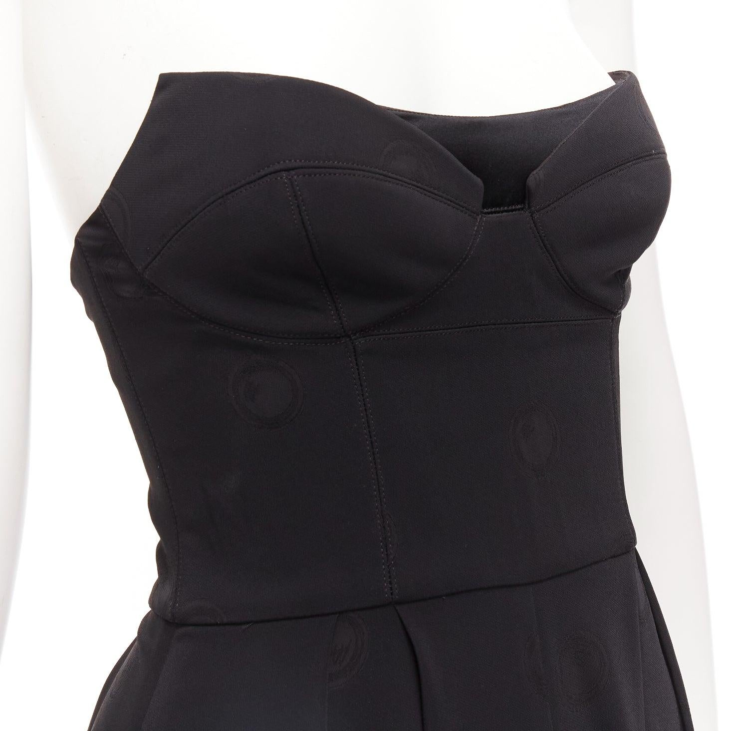 BRANDON MAXWELL Schwarzer gestreifter Korsett-Overall mit Punktmuster aus Seide mit Korsett US0 XS
Referenz: LNKO/A02334
Marke: Brandon Maxwell
MATERIAL: Viskose, Gemisch
Farbe: Schwarz
Muster: Polka Dot
Verschluss: Reißverschluss
Innenfutter: