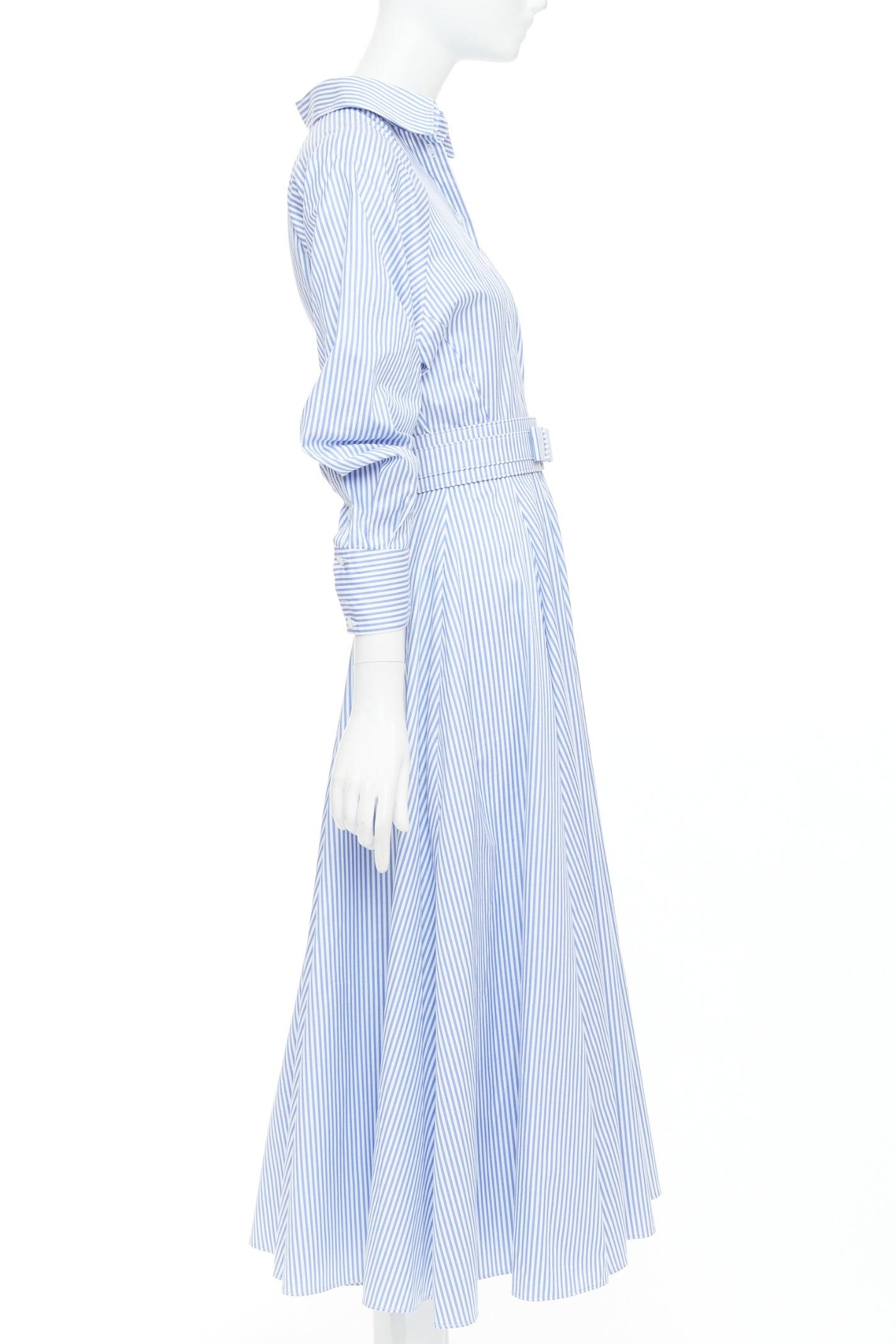 BRANDON MAXWELL robe chemise midi en sergé de coton rayé bleu blanc avec ceinture US0 XS Neuf - En vente à Hong Kong, NT