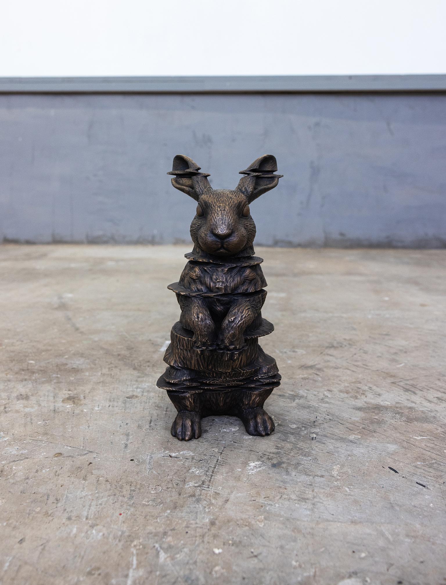 Figurative Sculpture di Brandon Vickerd - Coniglio glitch