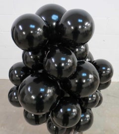 Scultura contemporanea di Saturno in acciaio, vernice e bronzo, 2010.