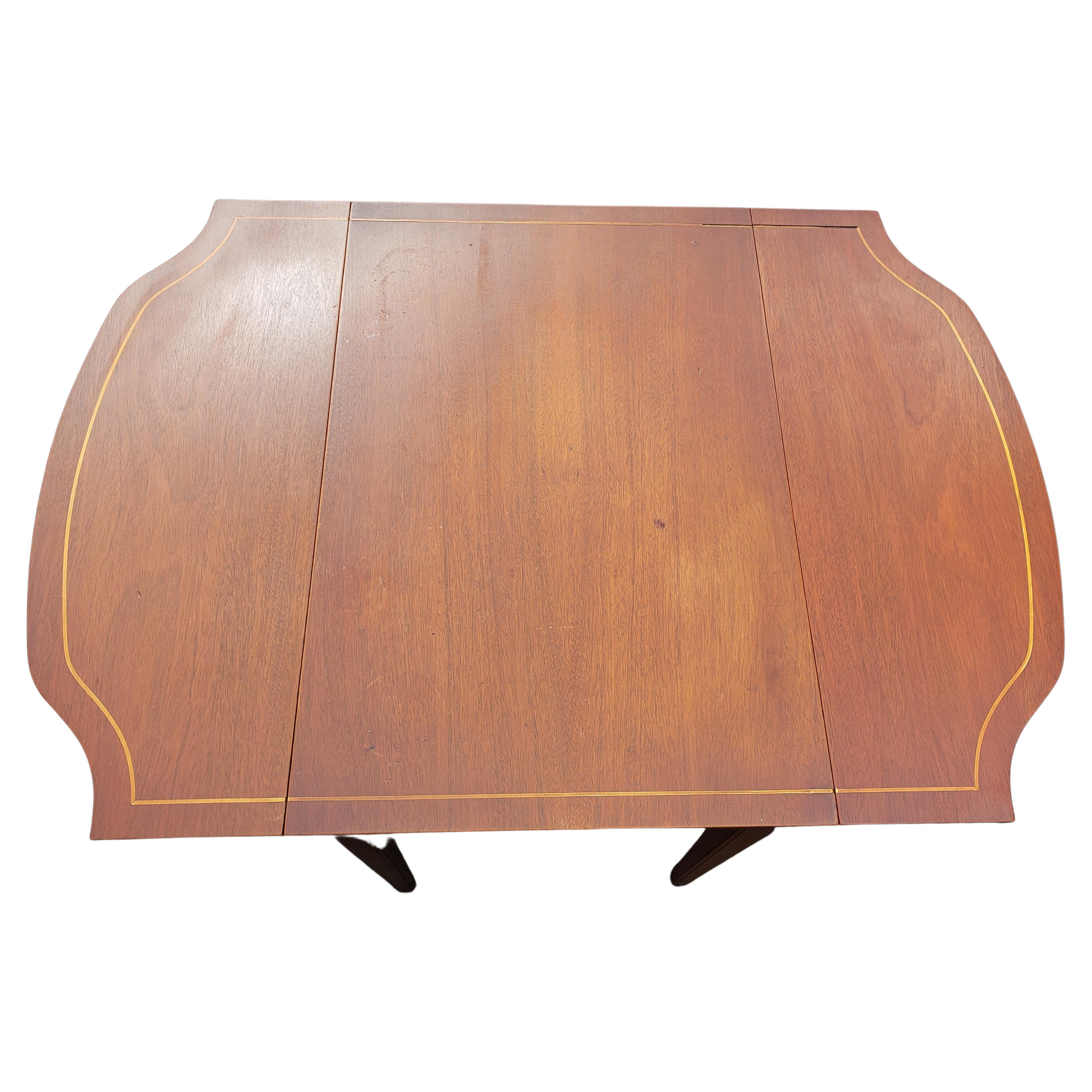 Brandt Certified Genuine Mahogany Pembroke Drop-Leaf Tables, a Pair, circa 1940s For Sale 3