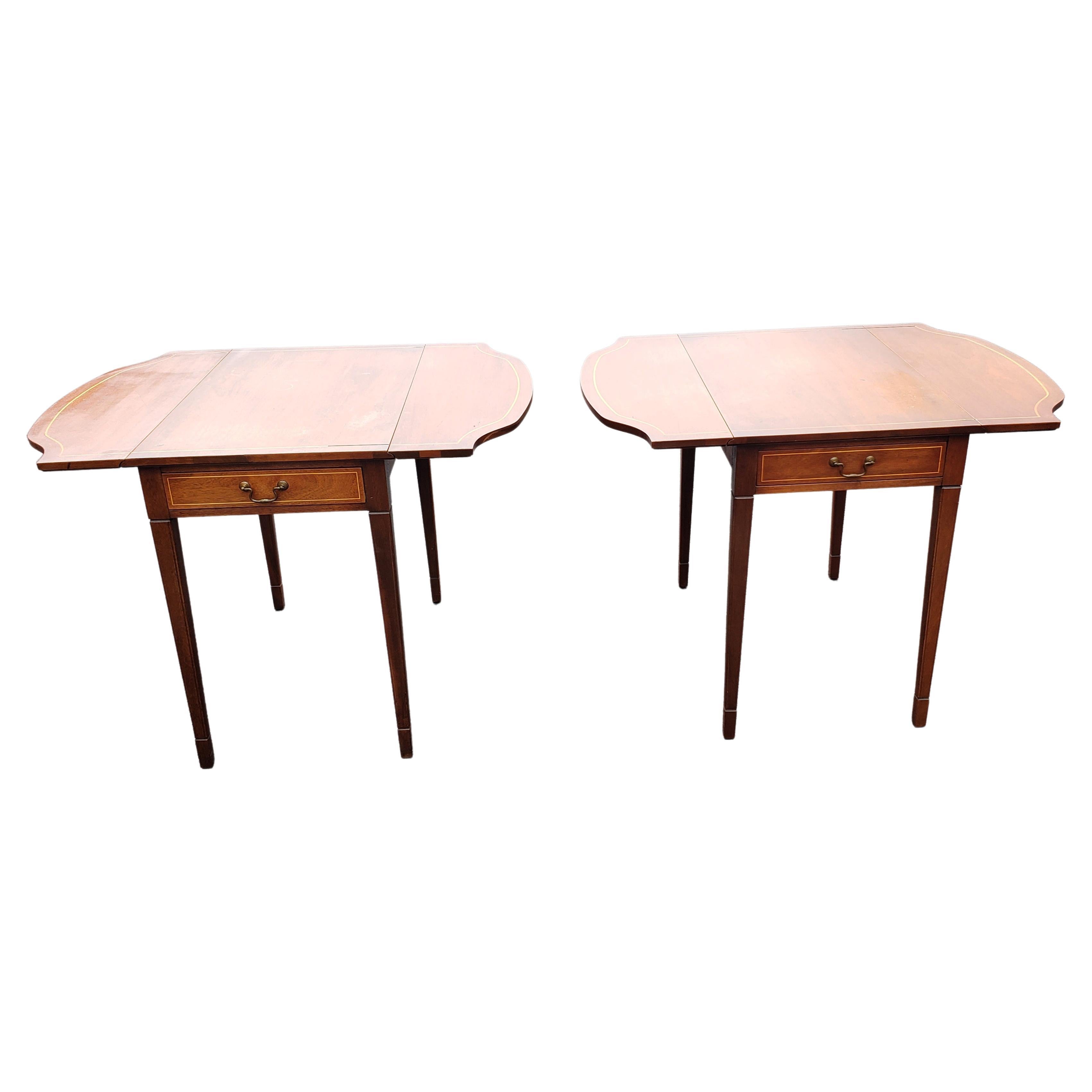 Pareja de mesas Pembroke de caoba auténtica certificada por Brandt, hacia 1940 en venta 6