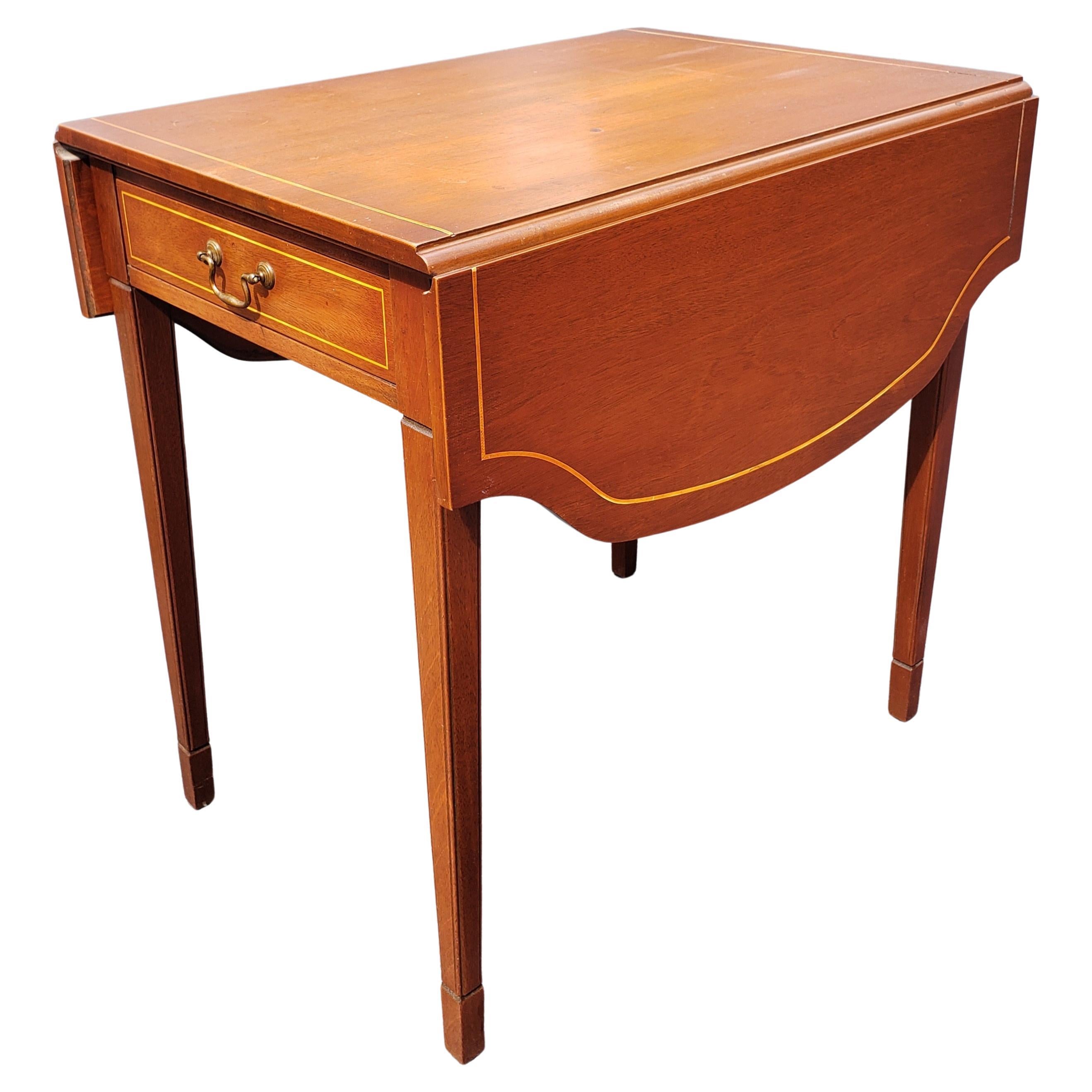 Brandt Certified Genuine Mahogany Pembroke Drop-Leaf Tables, a Pair, circa 1940s In Good Condition For Sale In Germantown, MD