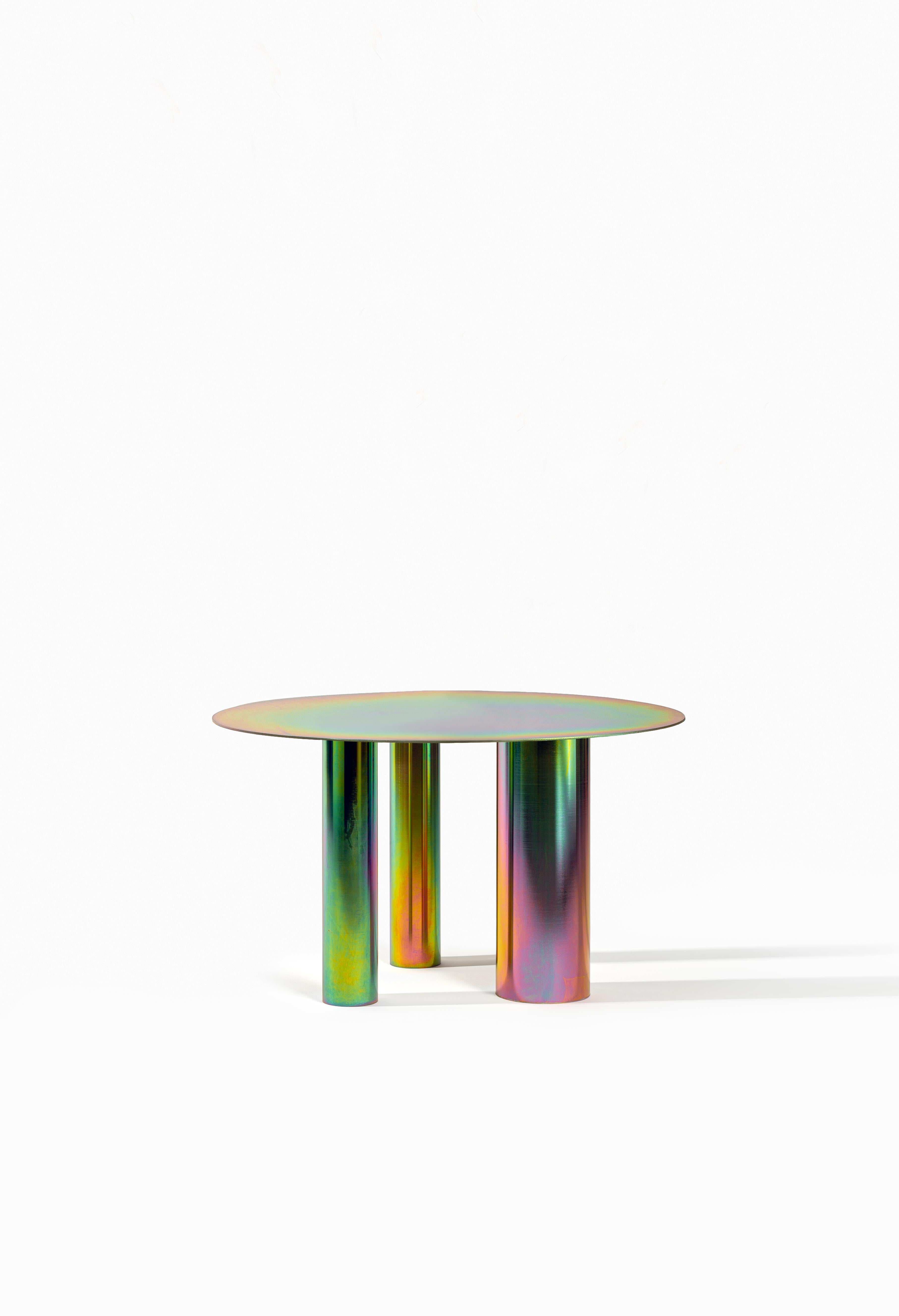 Table basse Brandt CSL3 numérotée par NOOM
Dimensions : D 60 x H 35 cm 
MATERIAL : Steele.

Inspirée du mouvement Bauhaus, la table basse Brandt CS1 incarne la sophistication moderne en combinant harmonieusement la forme, le matériau et la texture